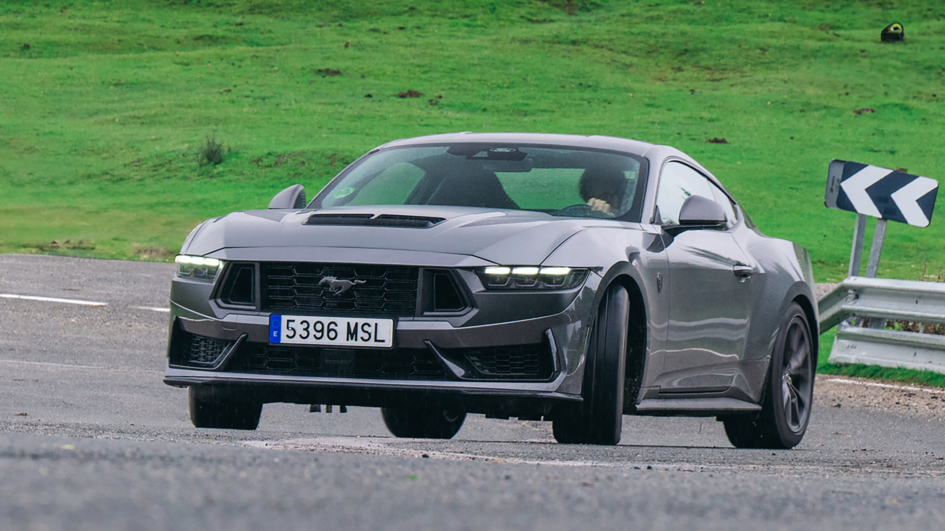 Ford Mustang Dark Horse – front