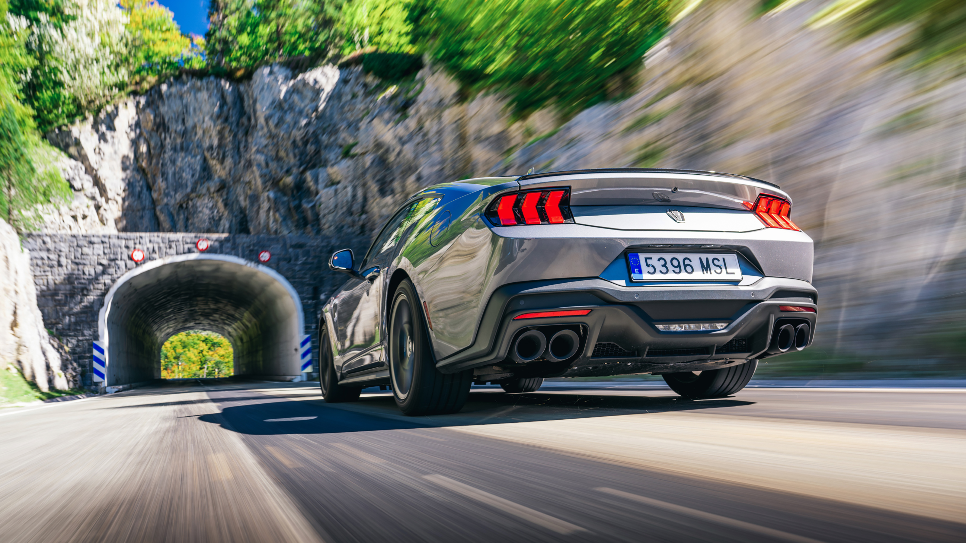 Ford Mustang Dark Horse – rear