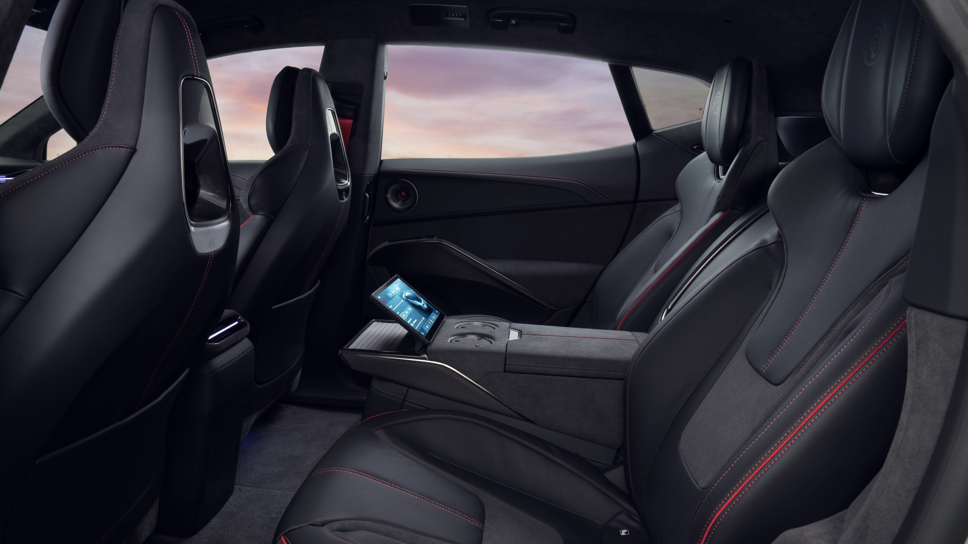 Lotus Eletre interior