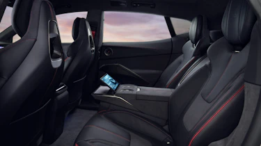 Lotus Eletre interior
