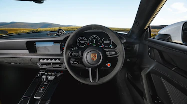 Porsche 911 Carrera GTS T-Hybrid – interior