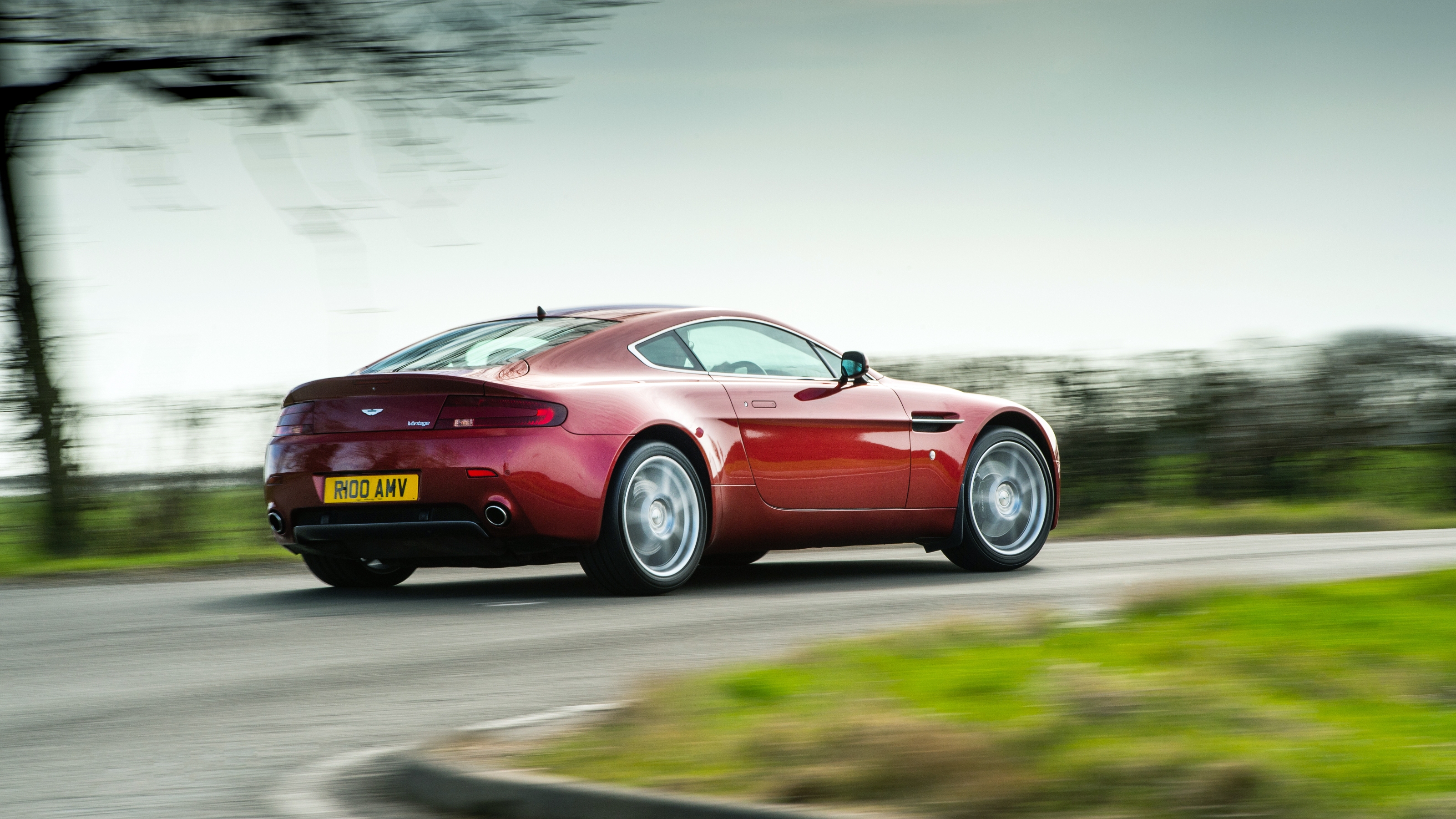Aston Martin V8 Vantage rear