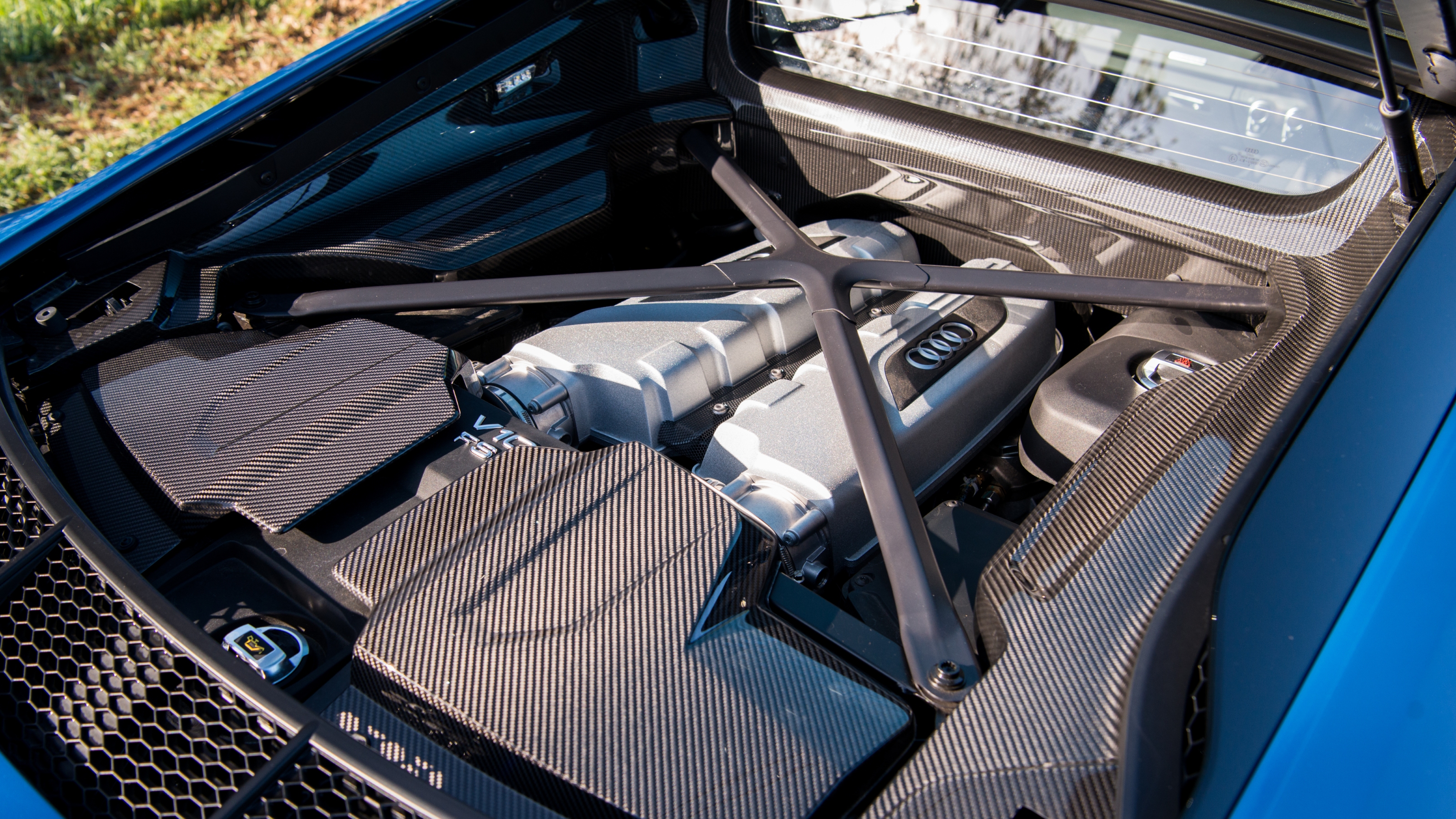 Audi R8 engine