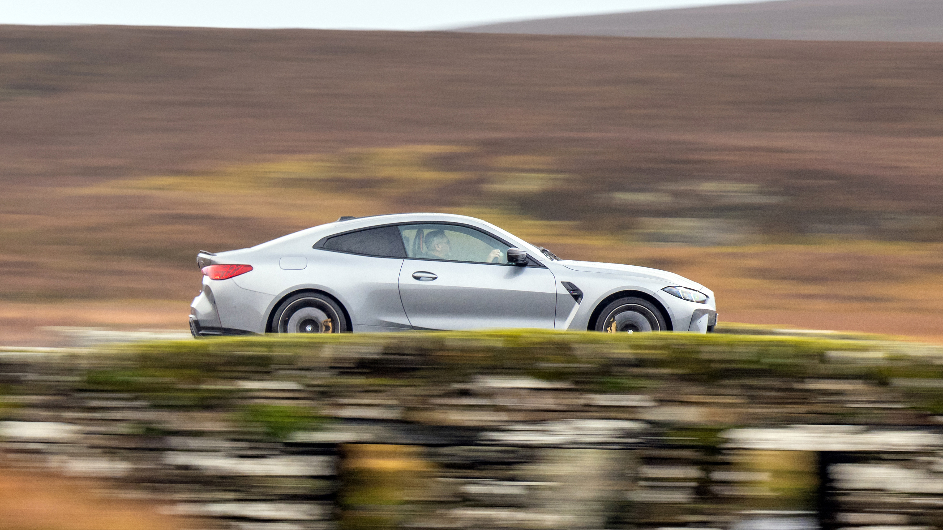BMW M4 – side