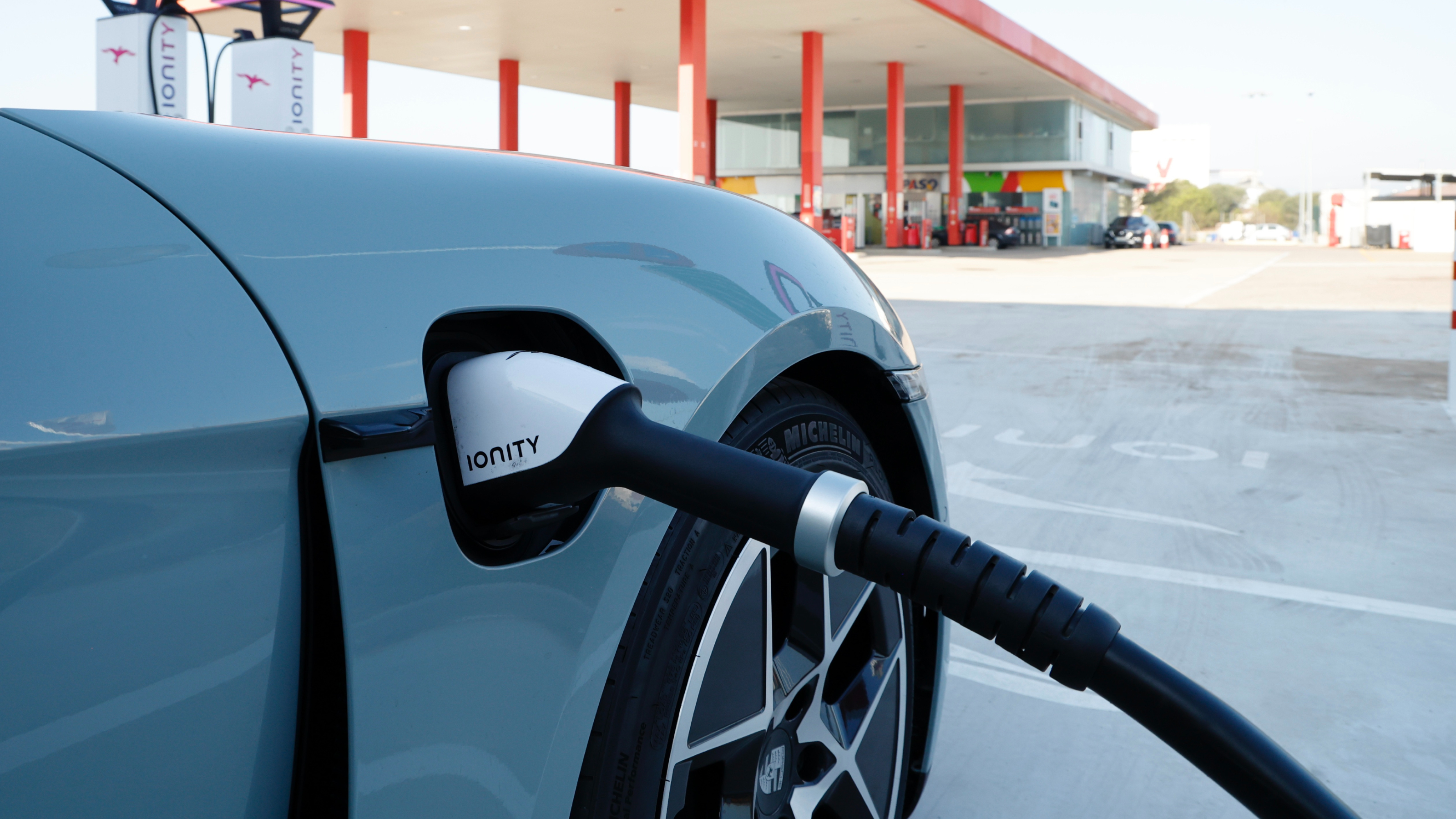 Porsche Taycan charging