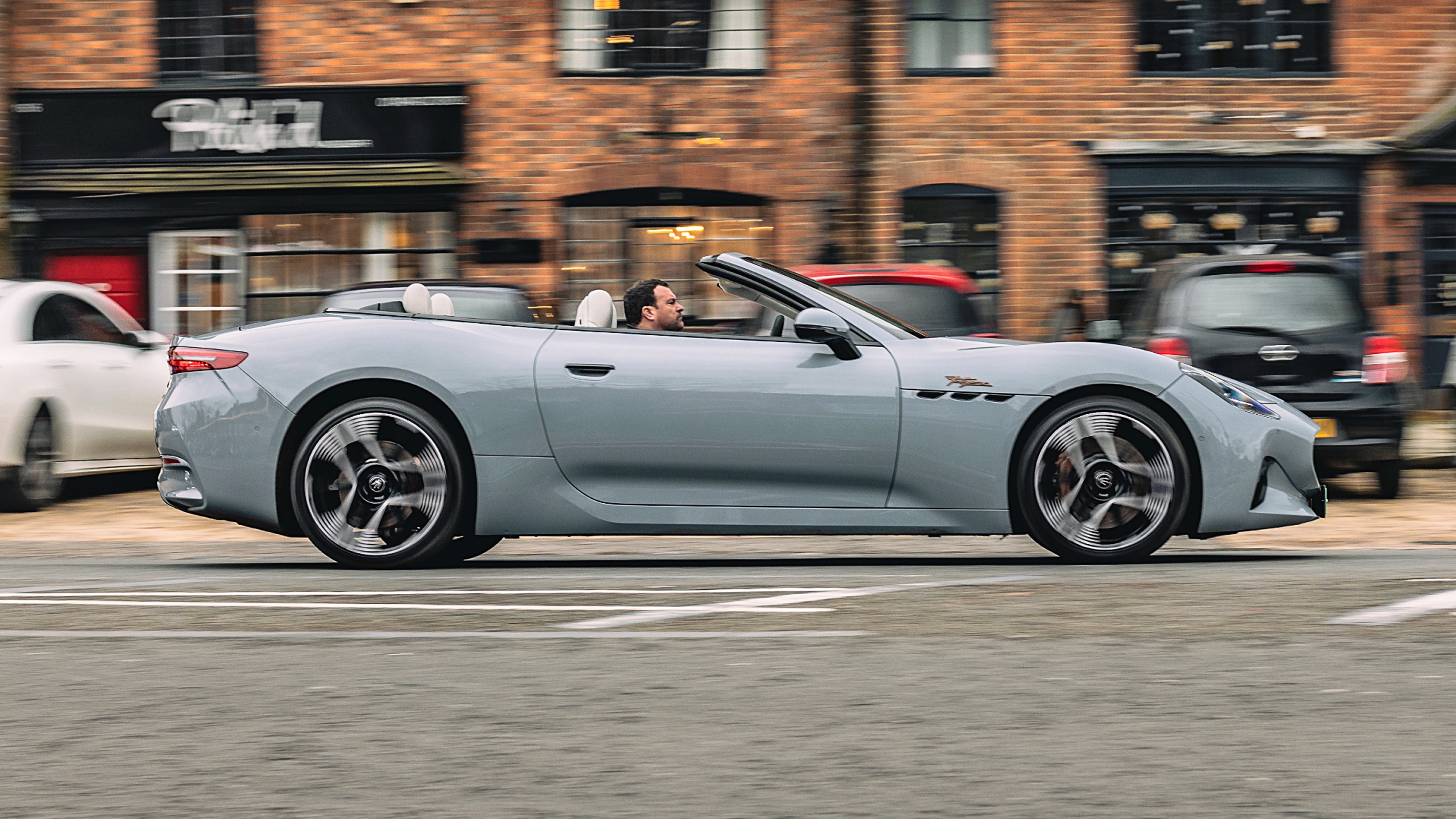 Maserati GranCabrio Folgore side