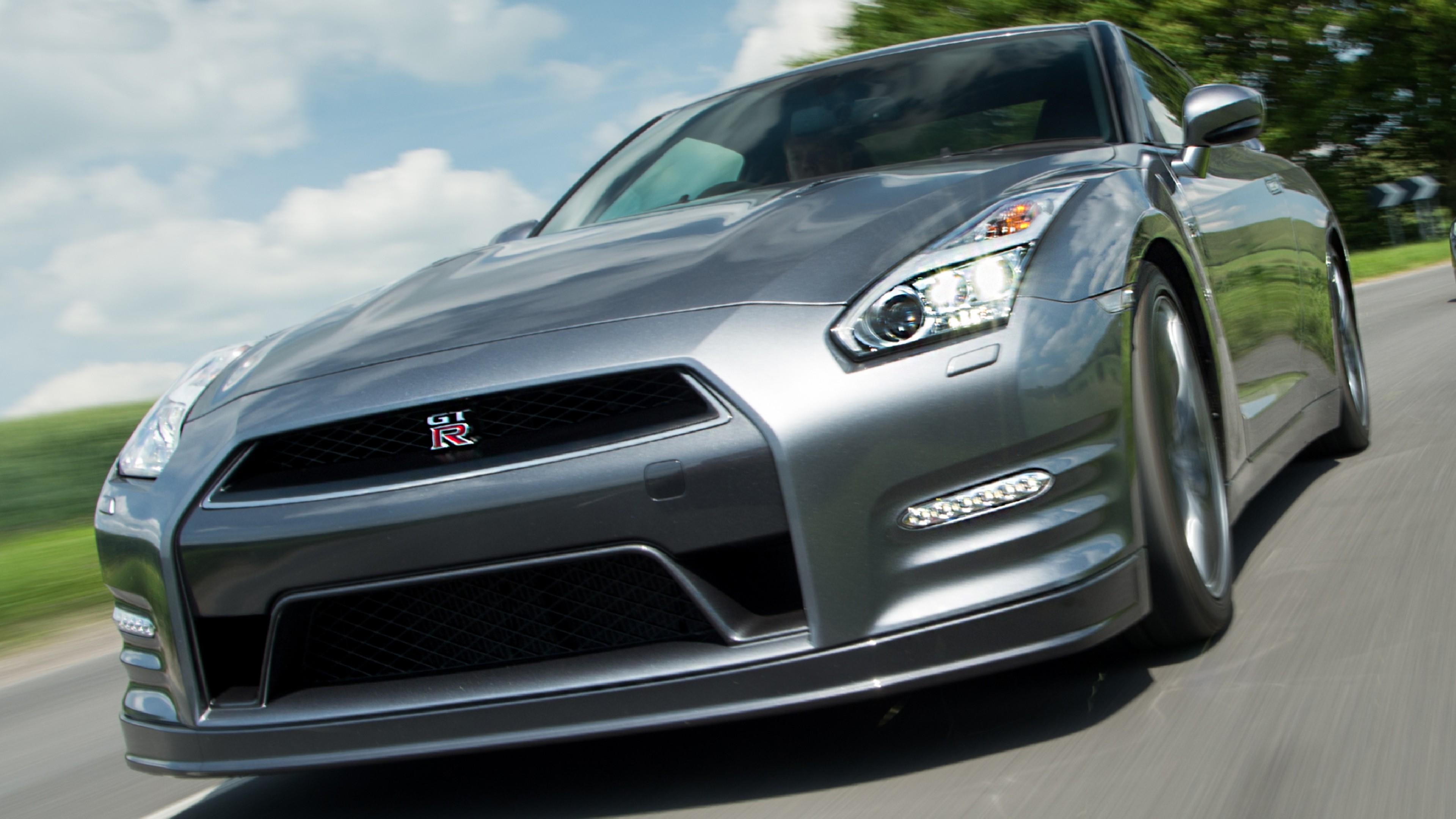 Nissan GT-R front
