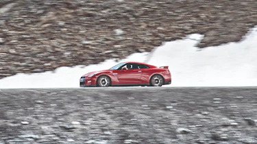 Nissan GT-R side