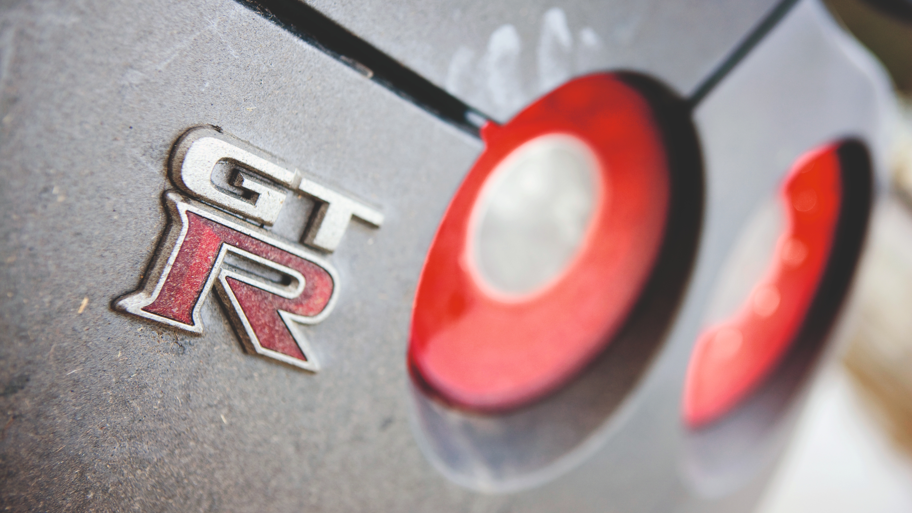 Nissan GT-R details
