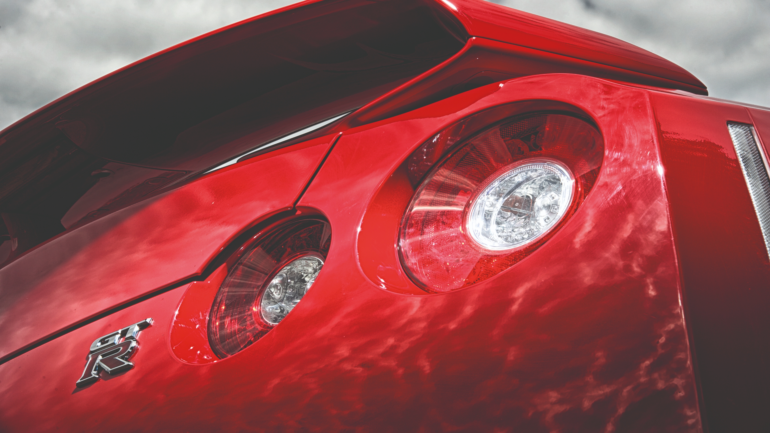Nissan GT-R details
