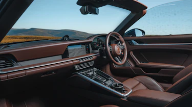 Porsche 911 Targa 4 GTS – interior