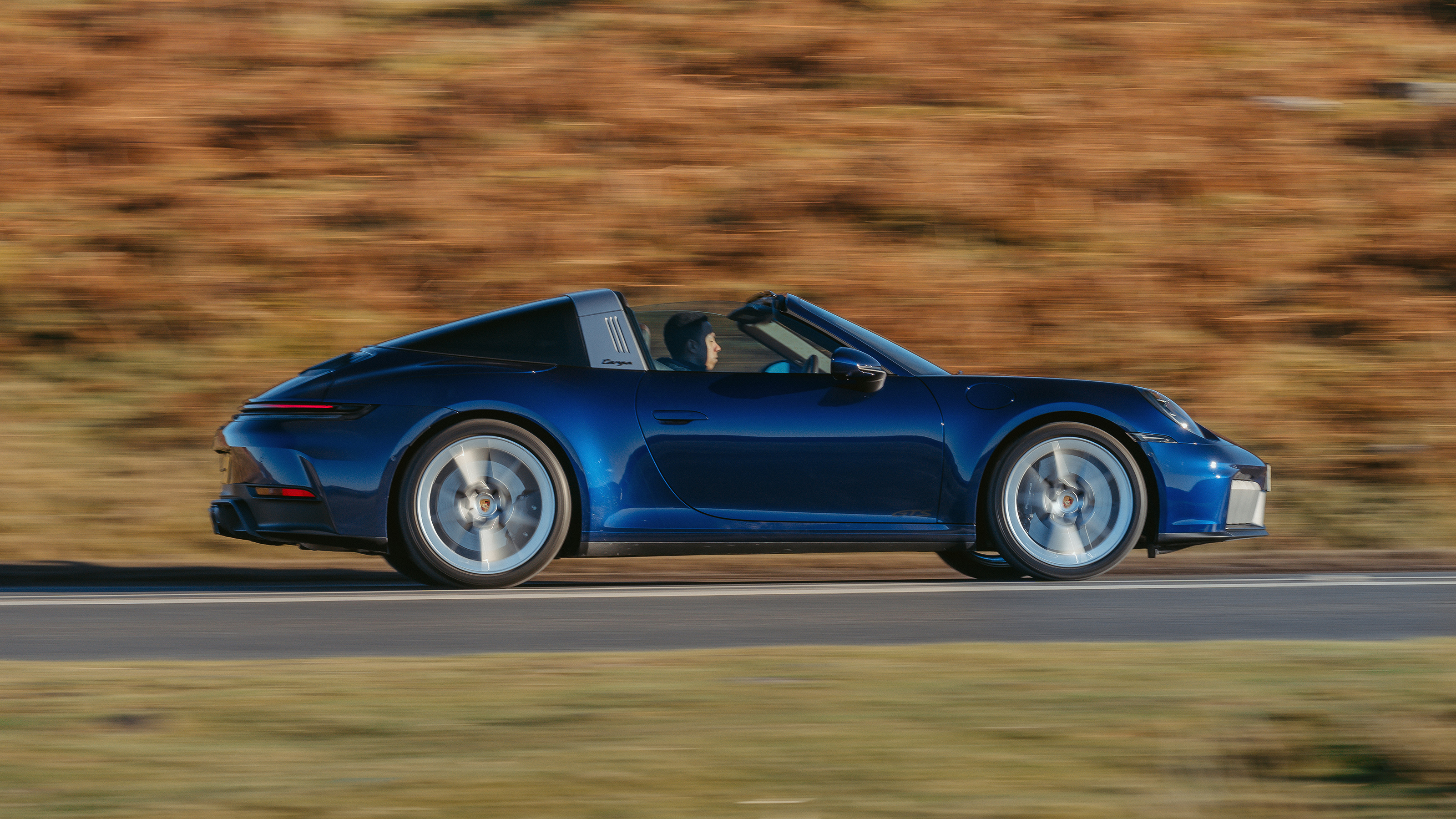 Porsche 911 Targa 4 GTS – side