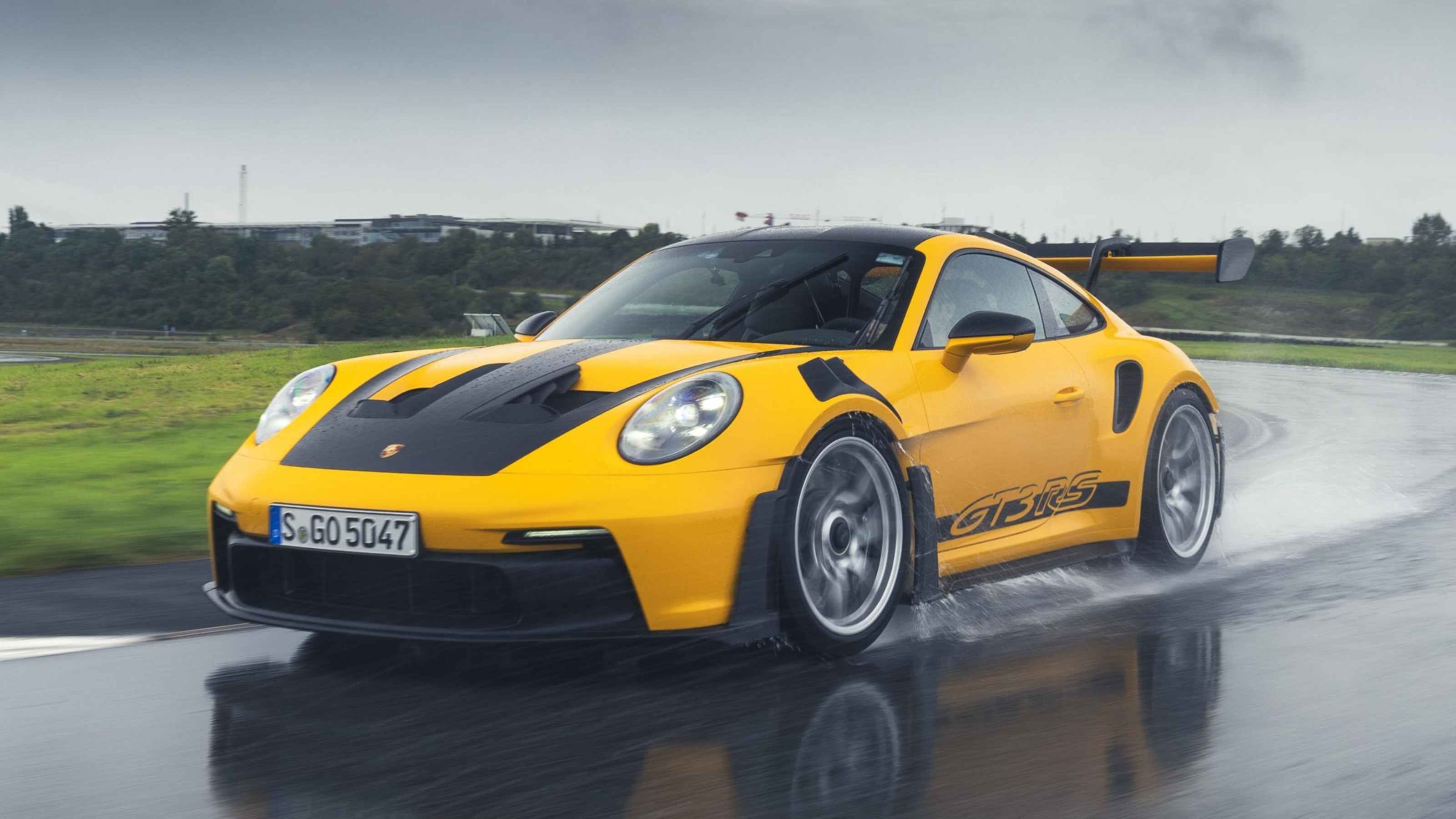 Porsche GT3 RS wet tyres
