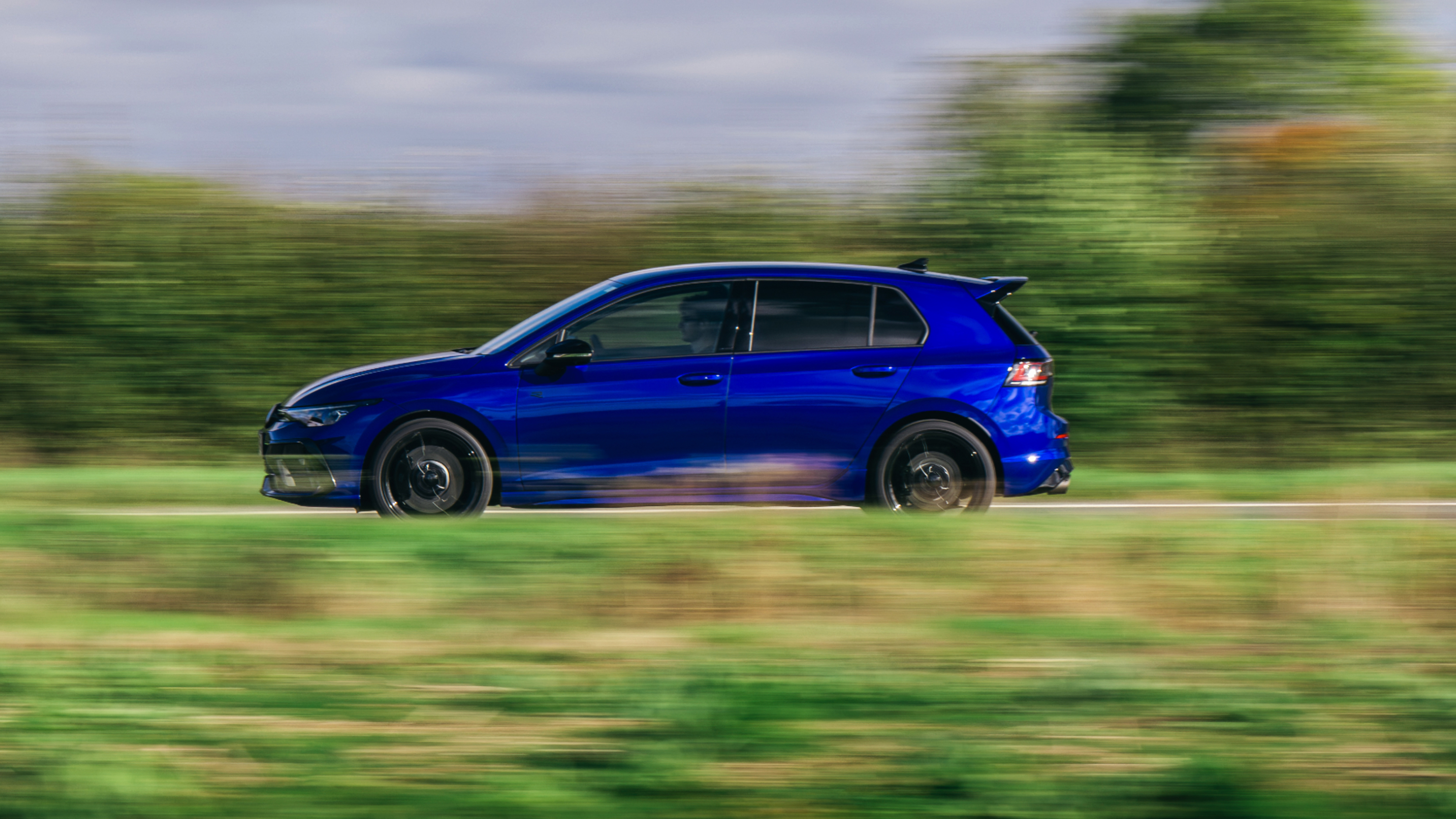VW Golf R 2025 side