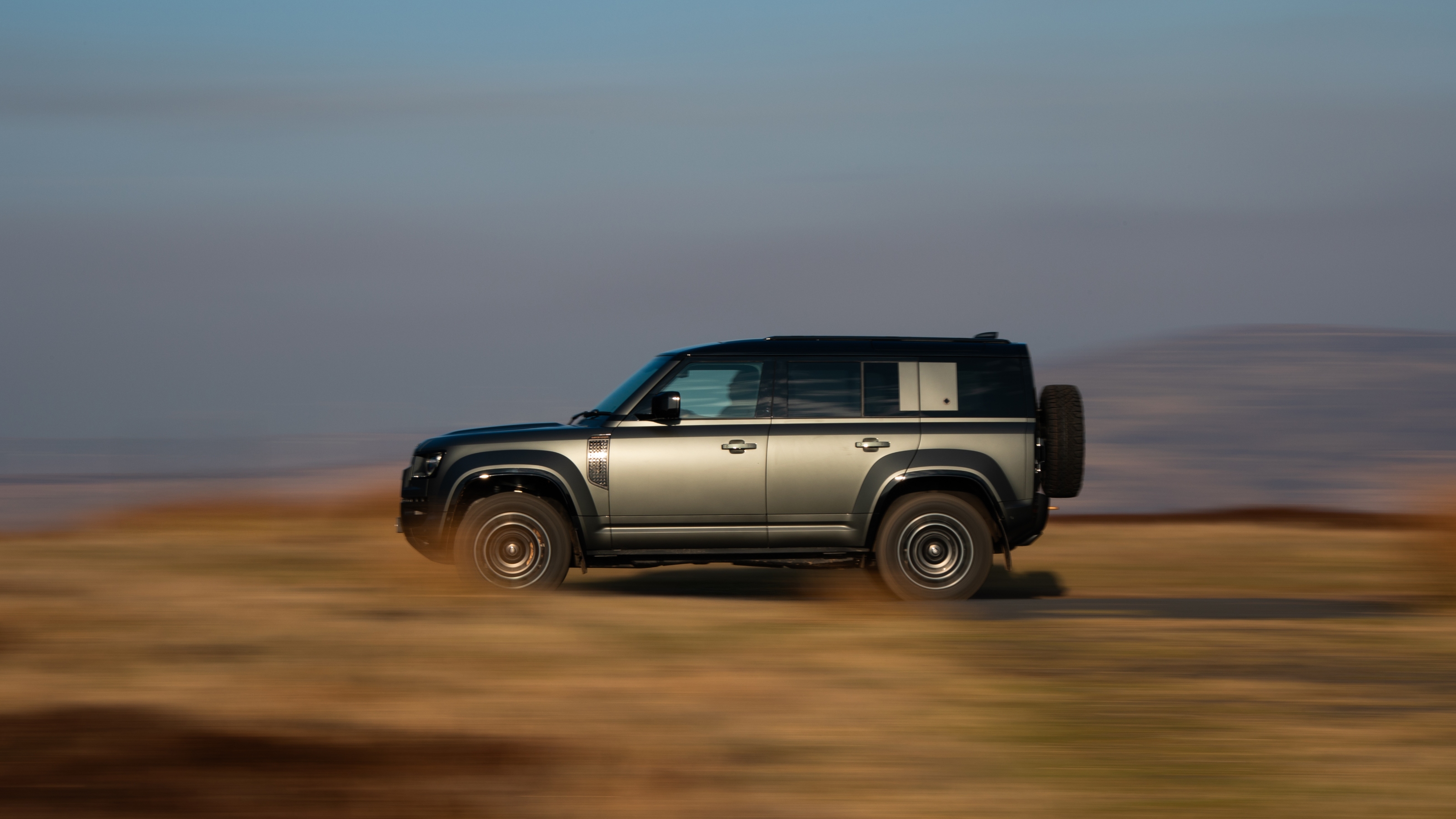 Land Rover Defender Octa side