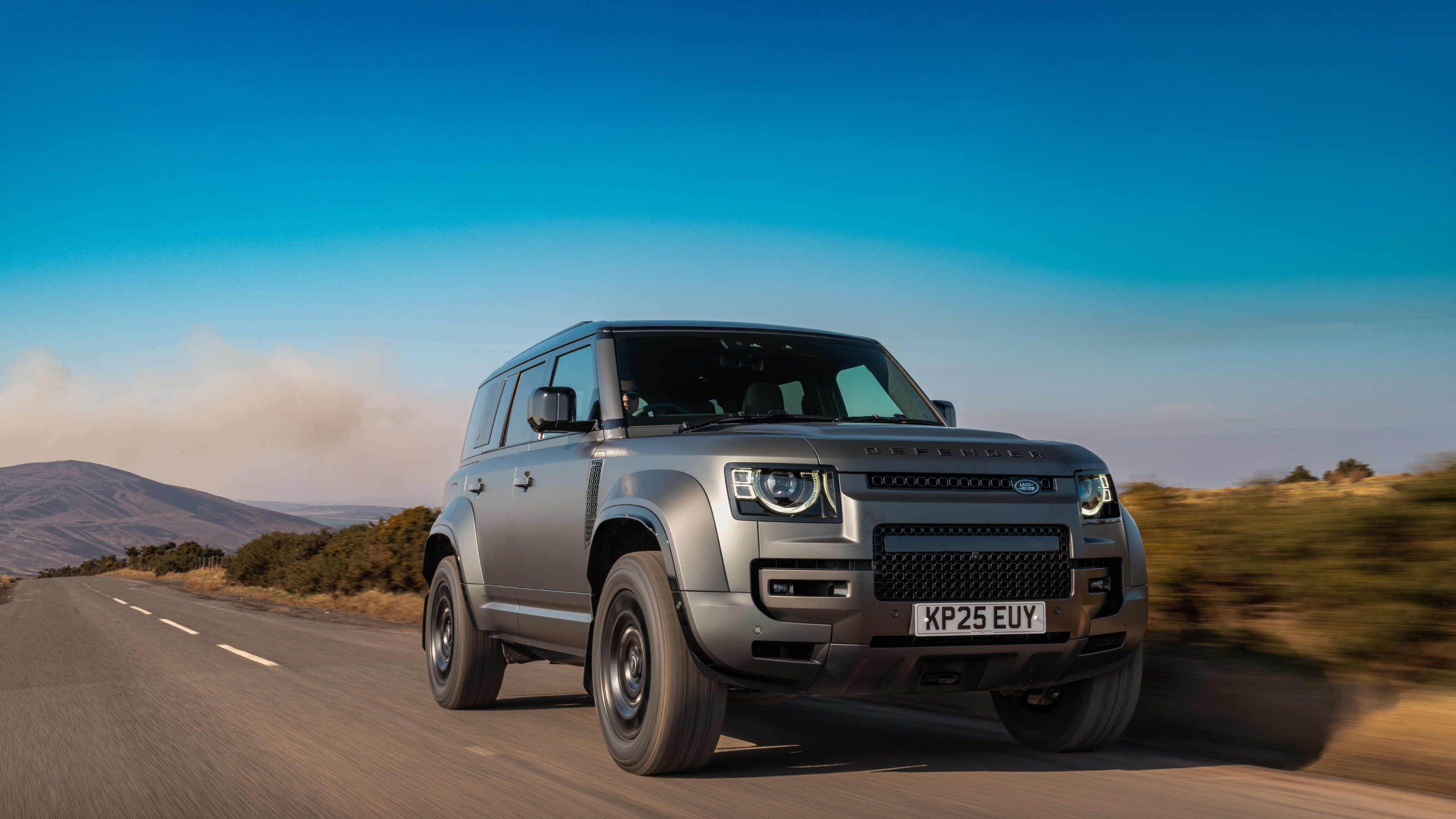 Land Rover Defender Octa front