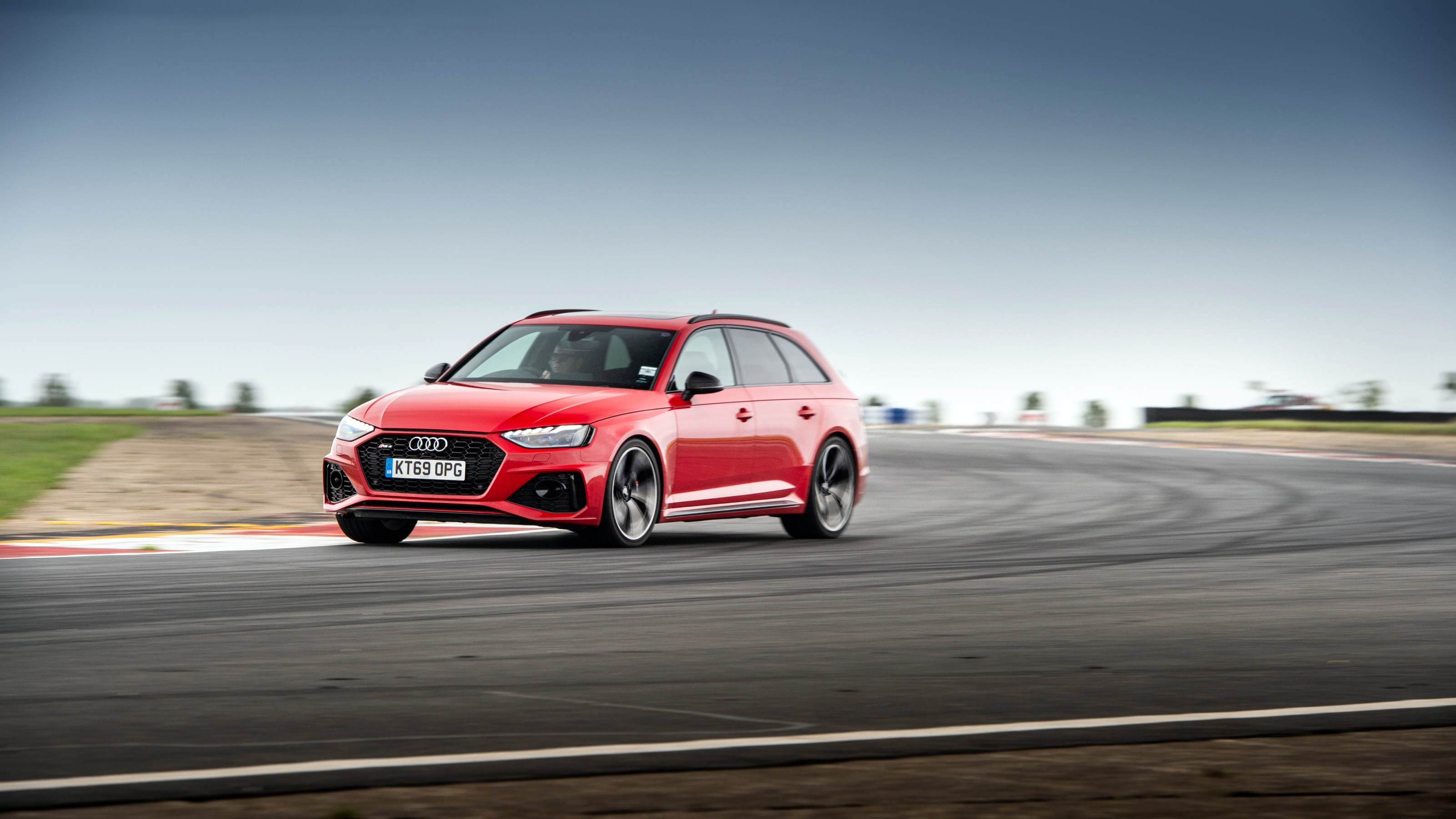 Audi RS4 B9 – front