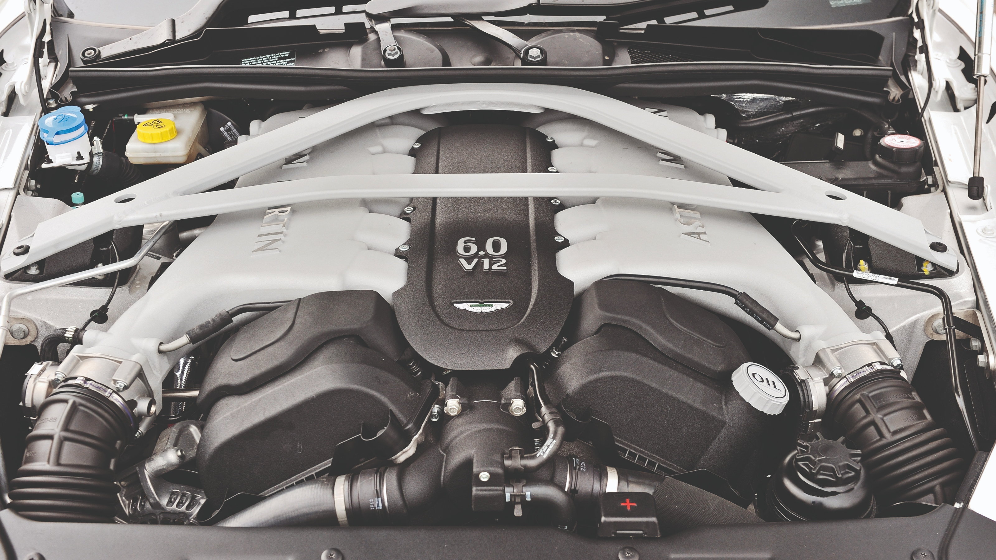 Aston Martin DB9 engine