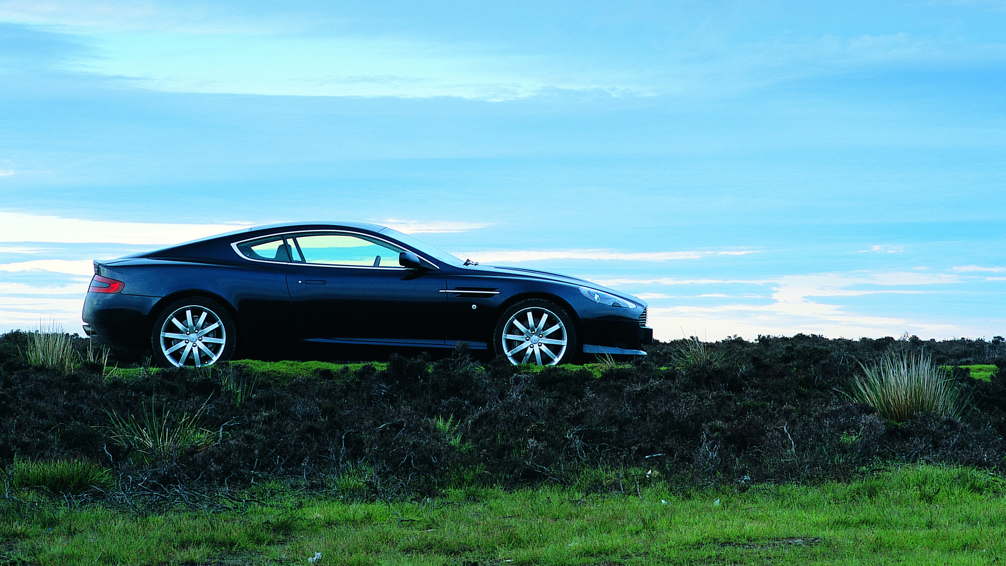 Aston Martin DB9 side