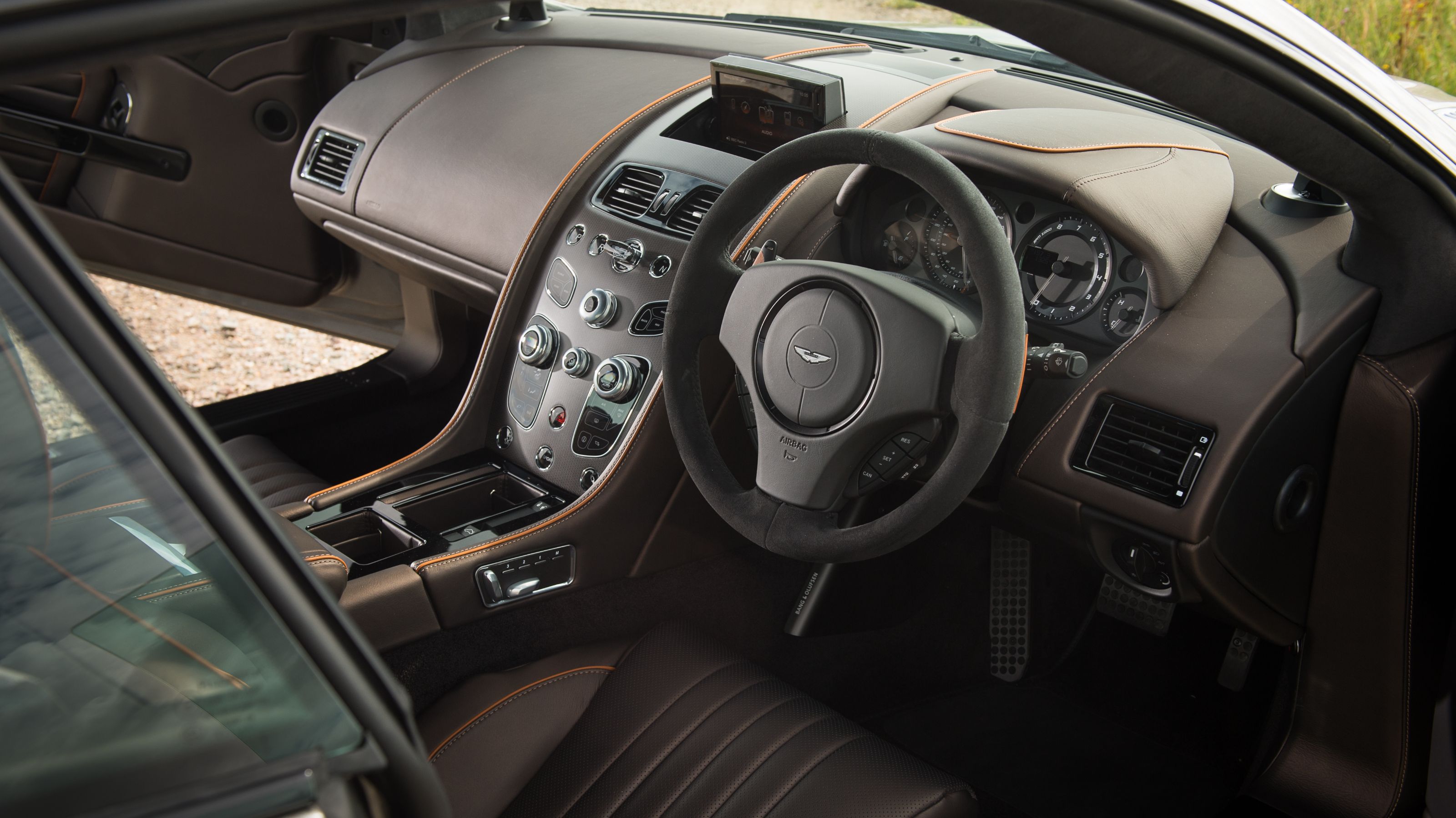 Aston Martin DB9 interior
