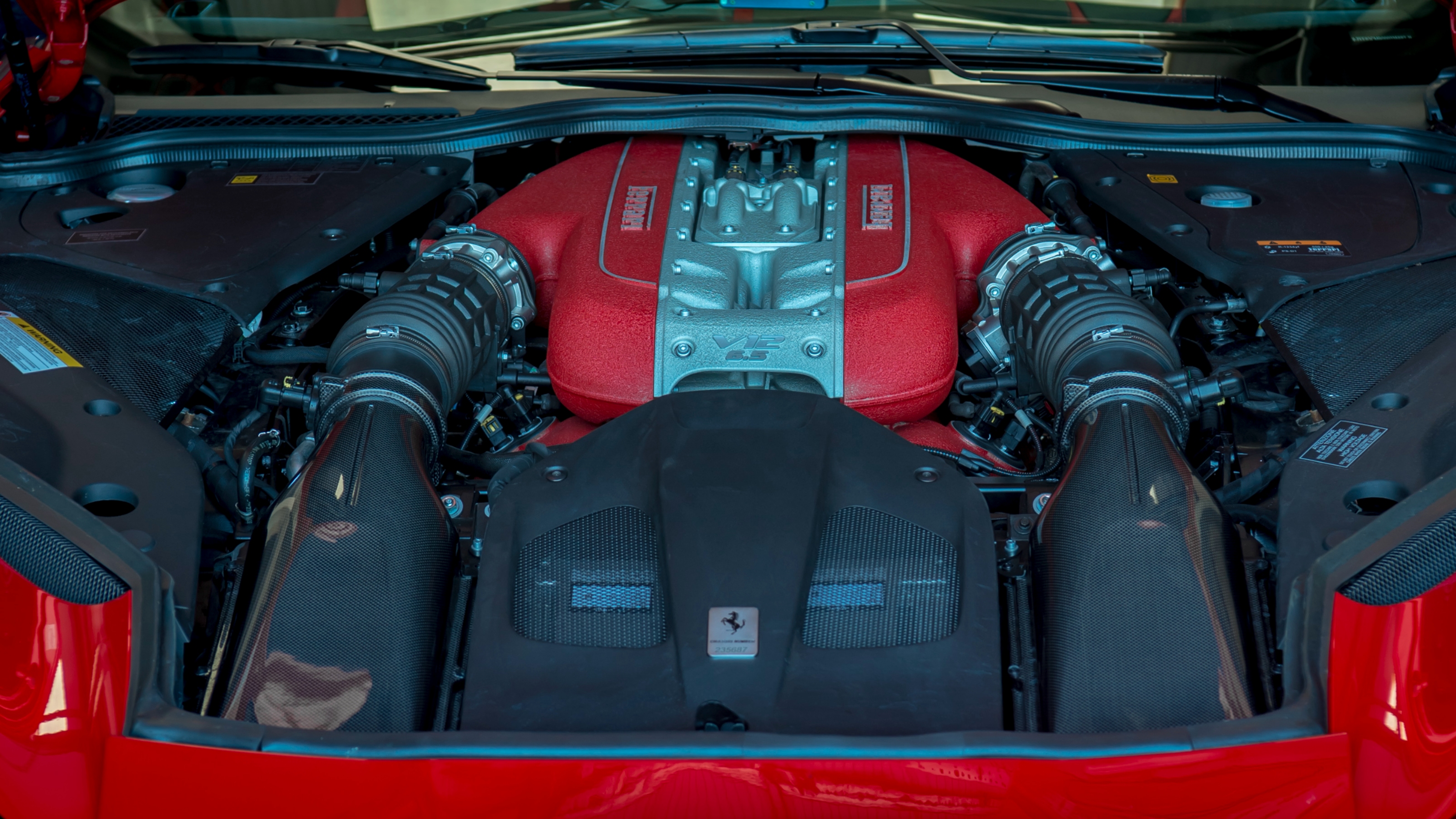 Ferrari 812 Superfast engine