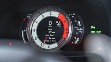 Lexus LC500 – rev counter