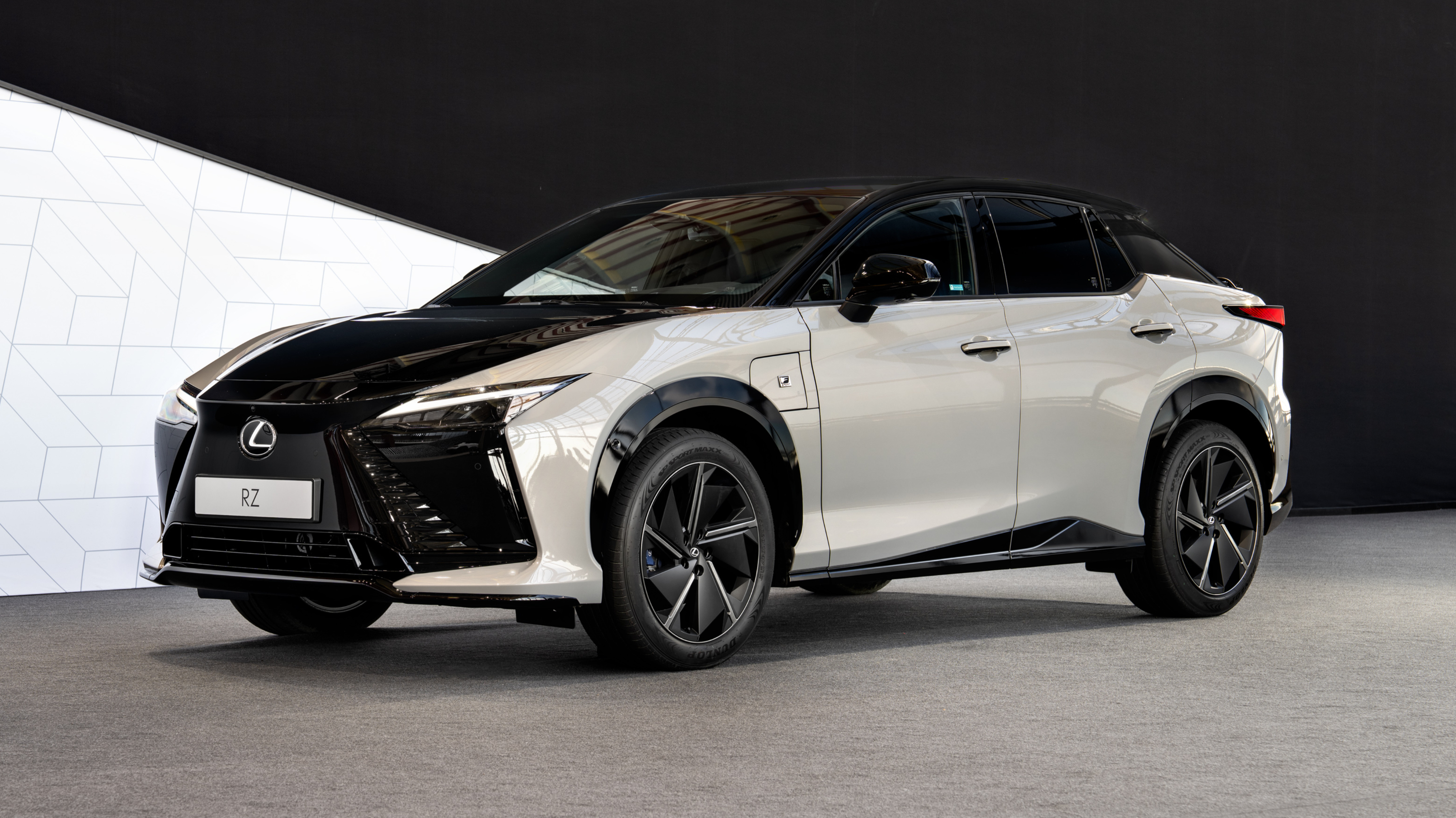 Lexus RZ550e front