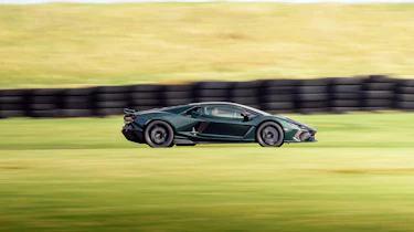 Lamborghini Revuelto side