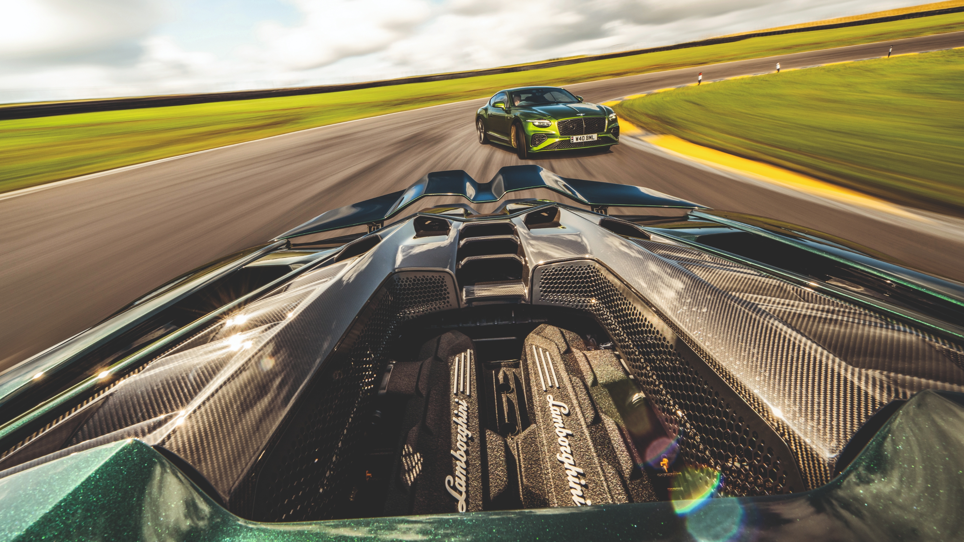 All-wheel-drive test – Lamborghini and Bentley