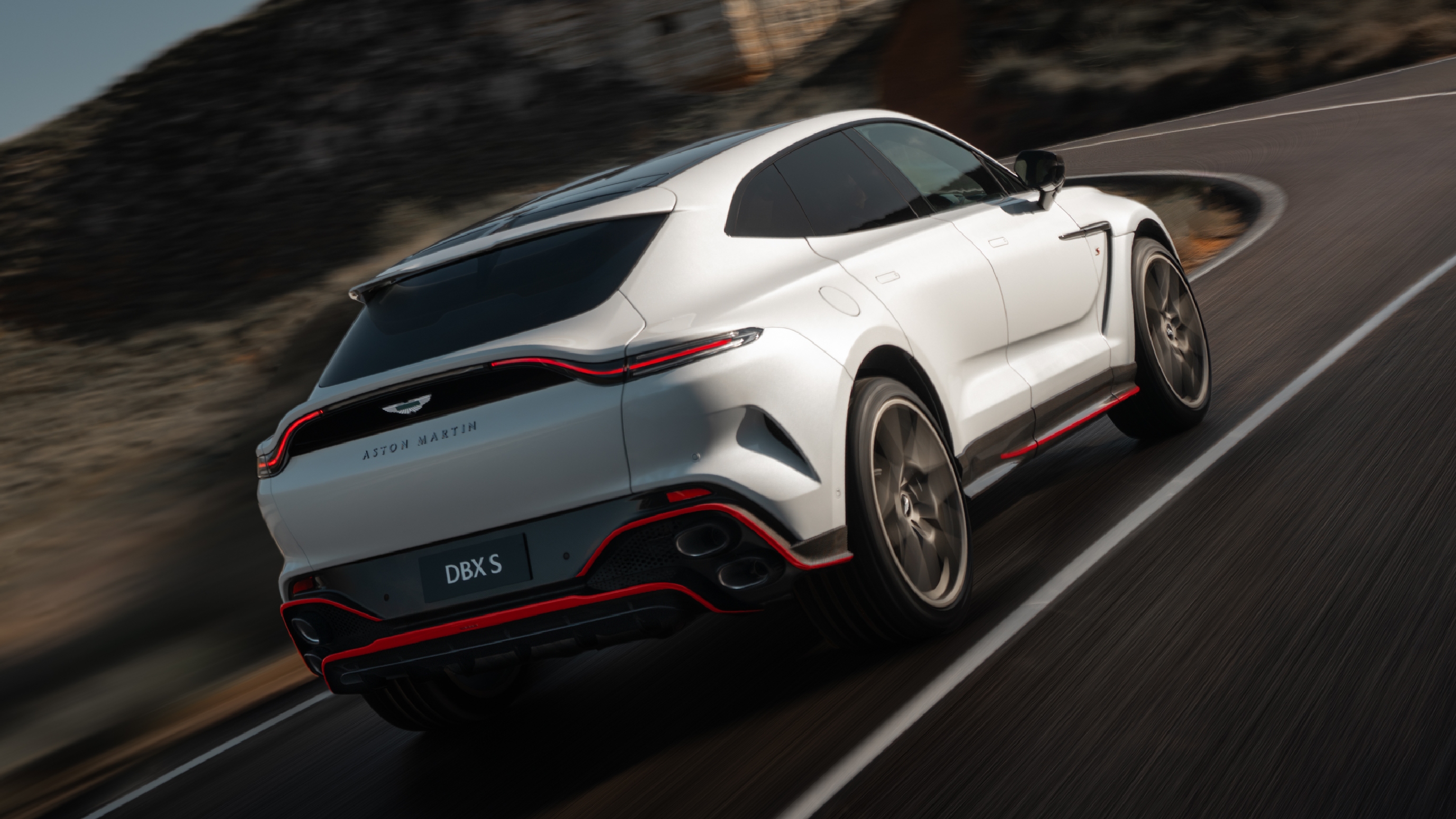 Aston Martin DBX S – rear