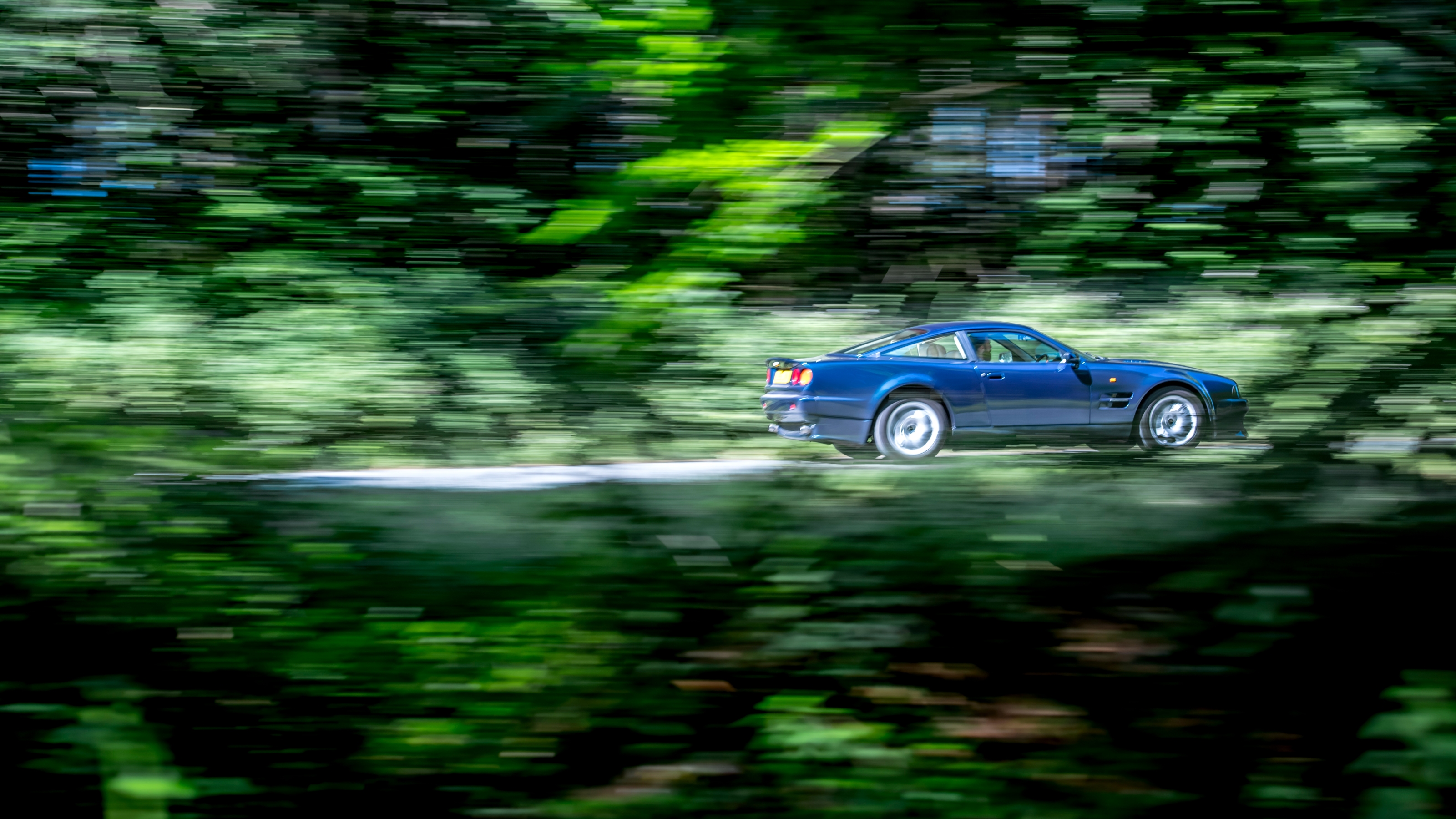 Aston Martin Vantage V550 – side