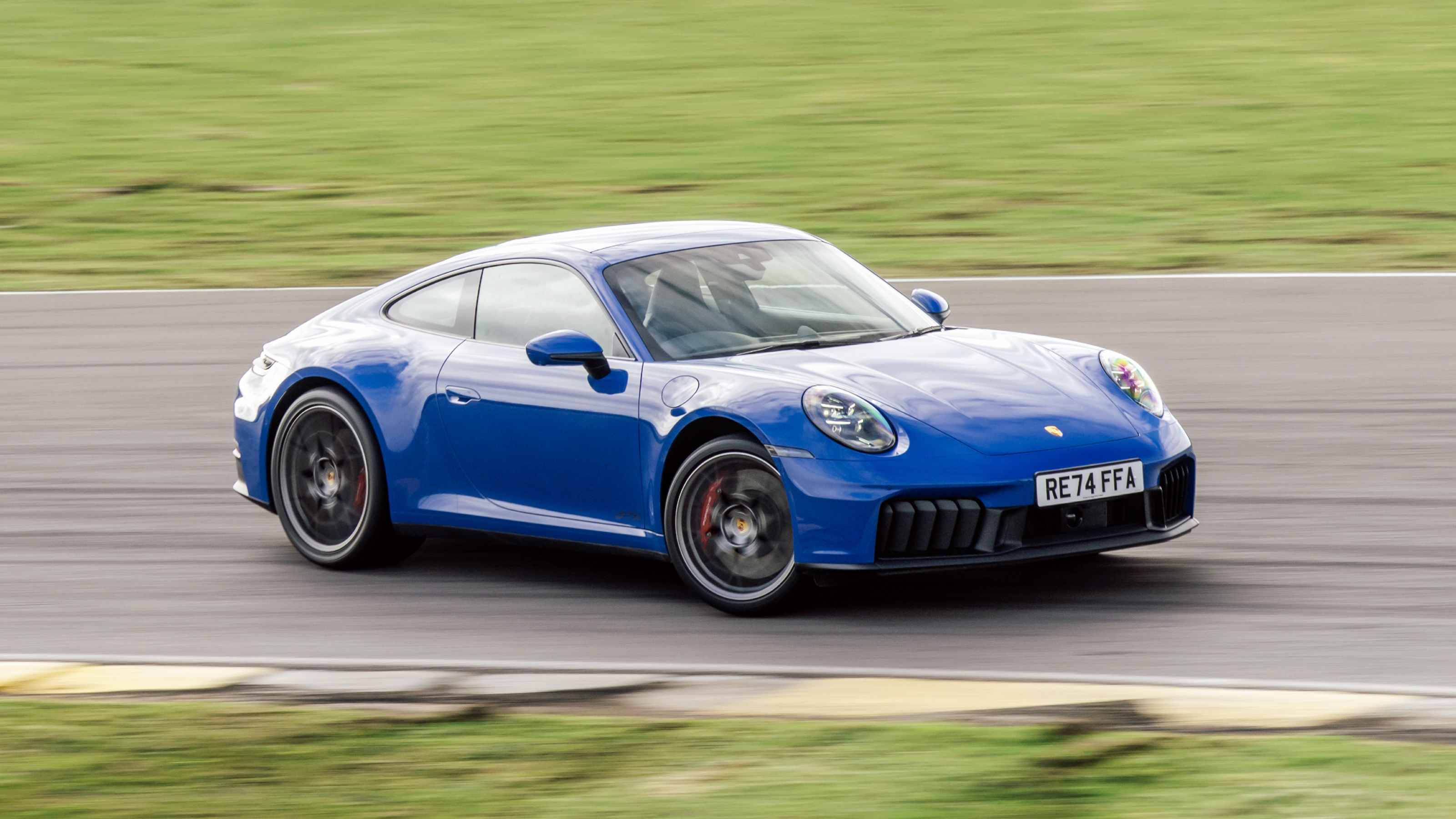 Porsche 911 Carrera 4 GTS front