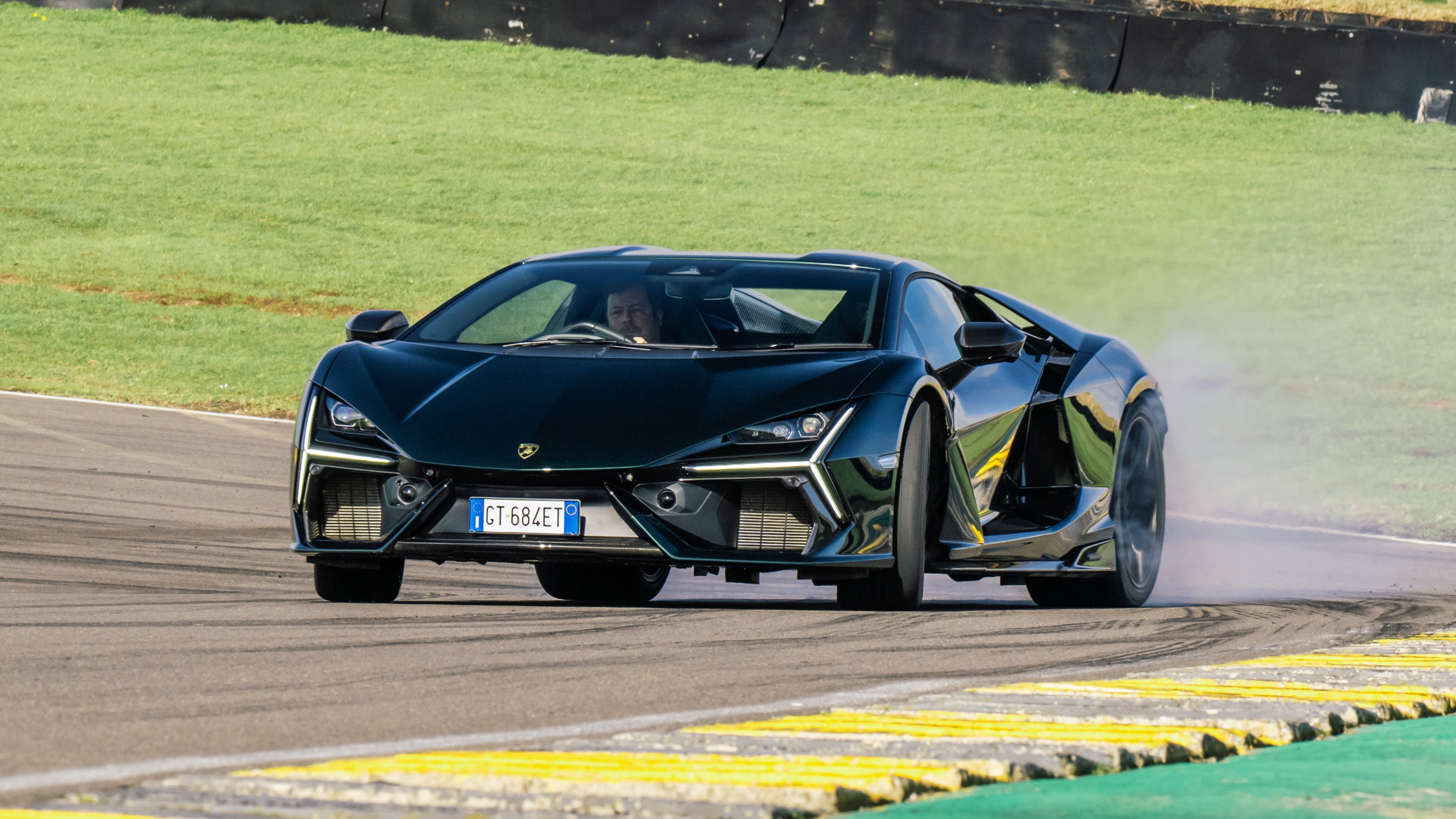 Lamborghini Revuelto front
