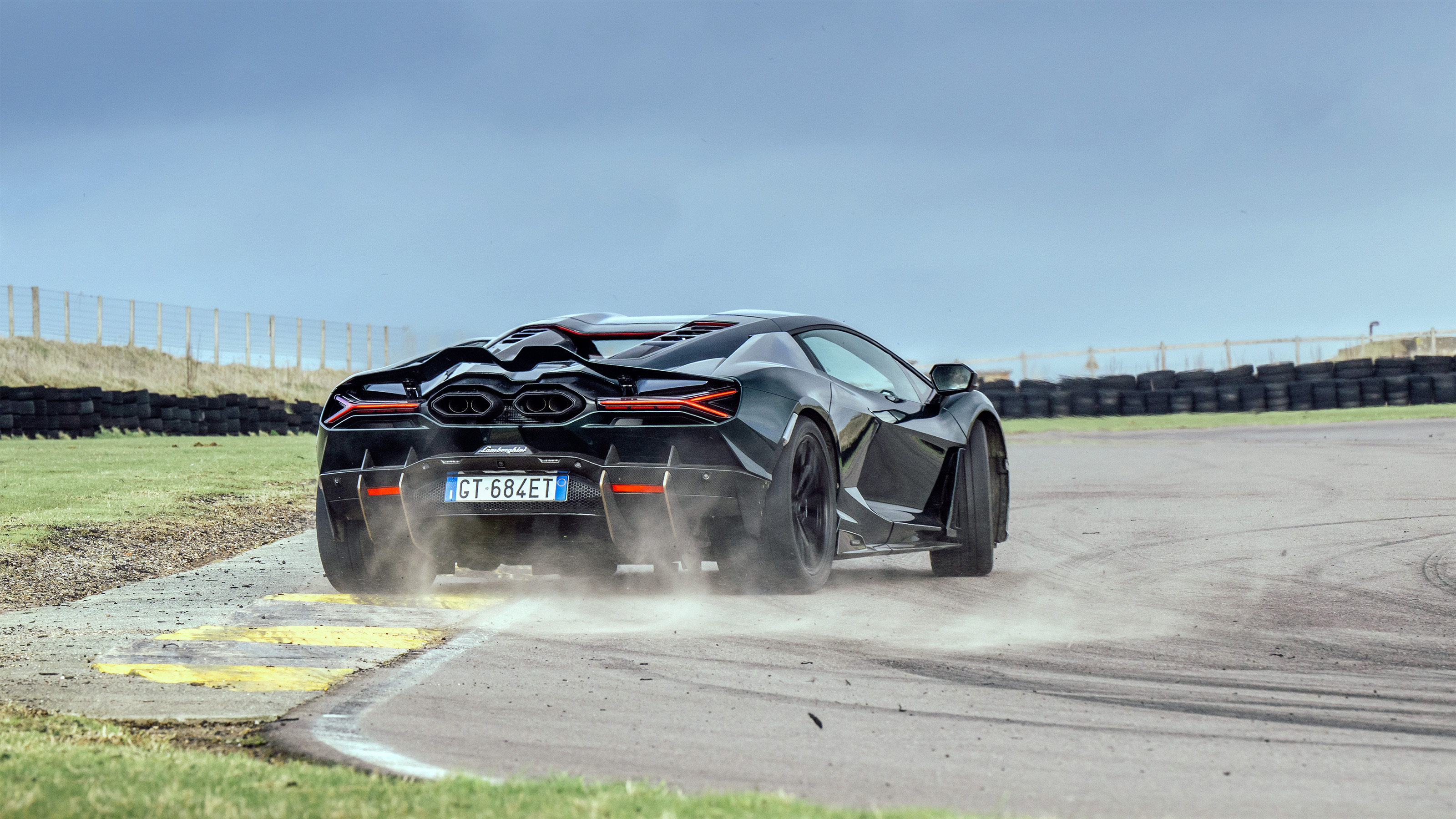 Lamborghini Revuelto – rear