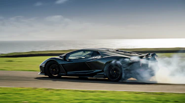 Lamborghini Revuelto – side