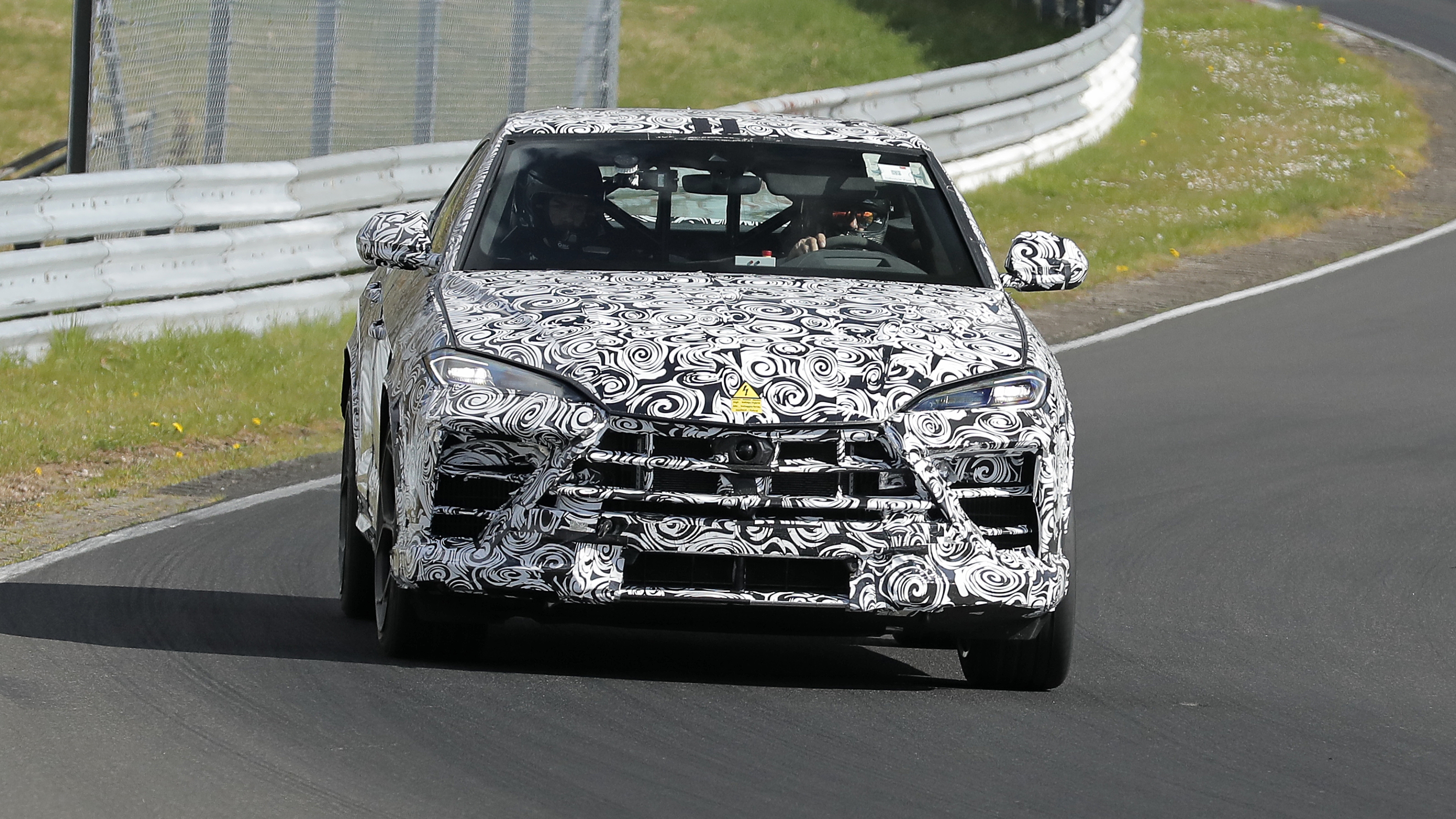 2026 Lamborghini Urus Performante  front