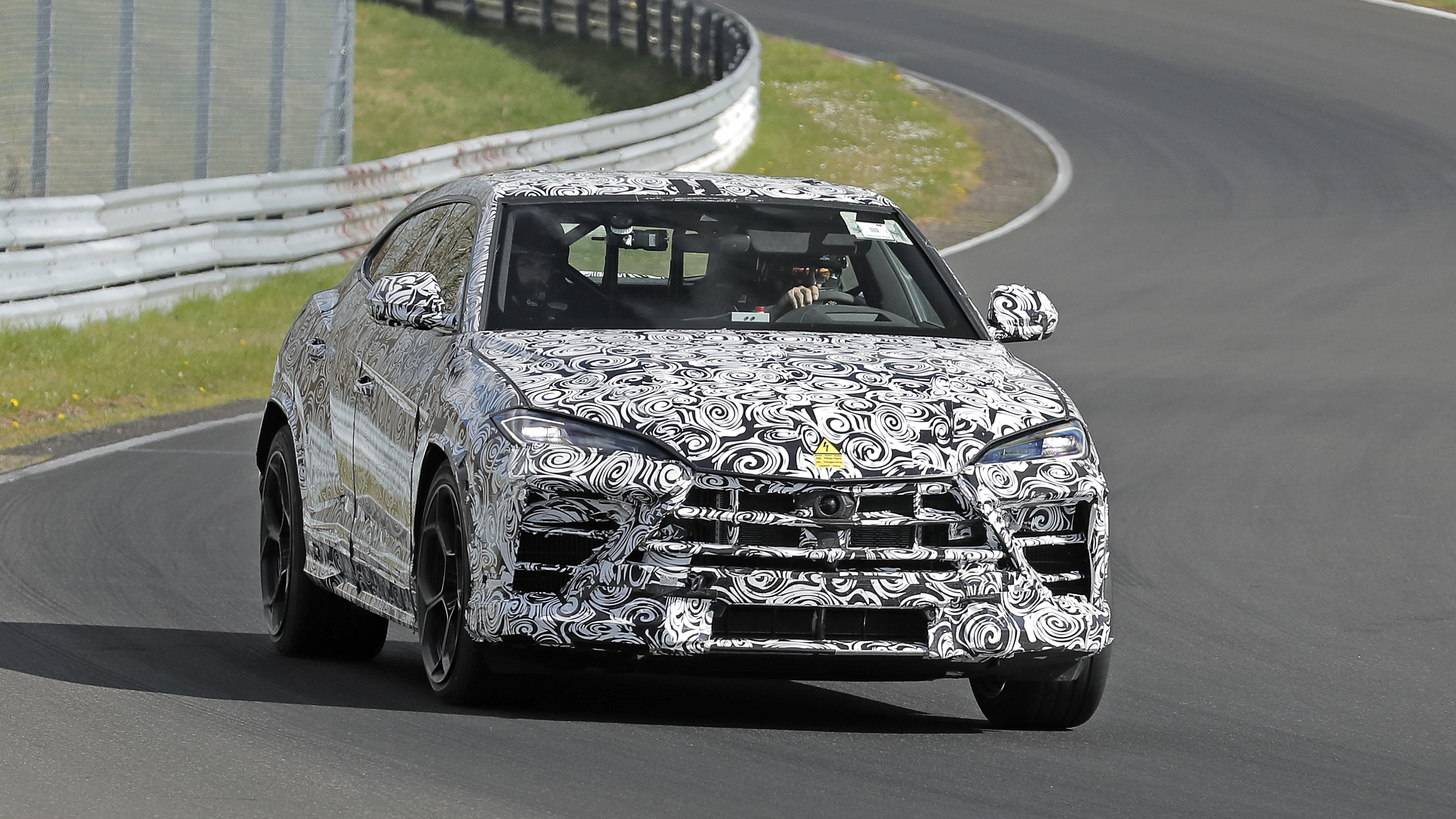 2026 Lamborghini Urus Performante  front