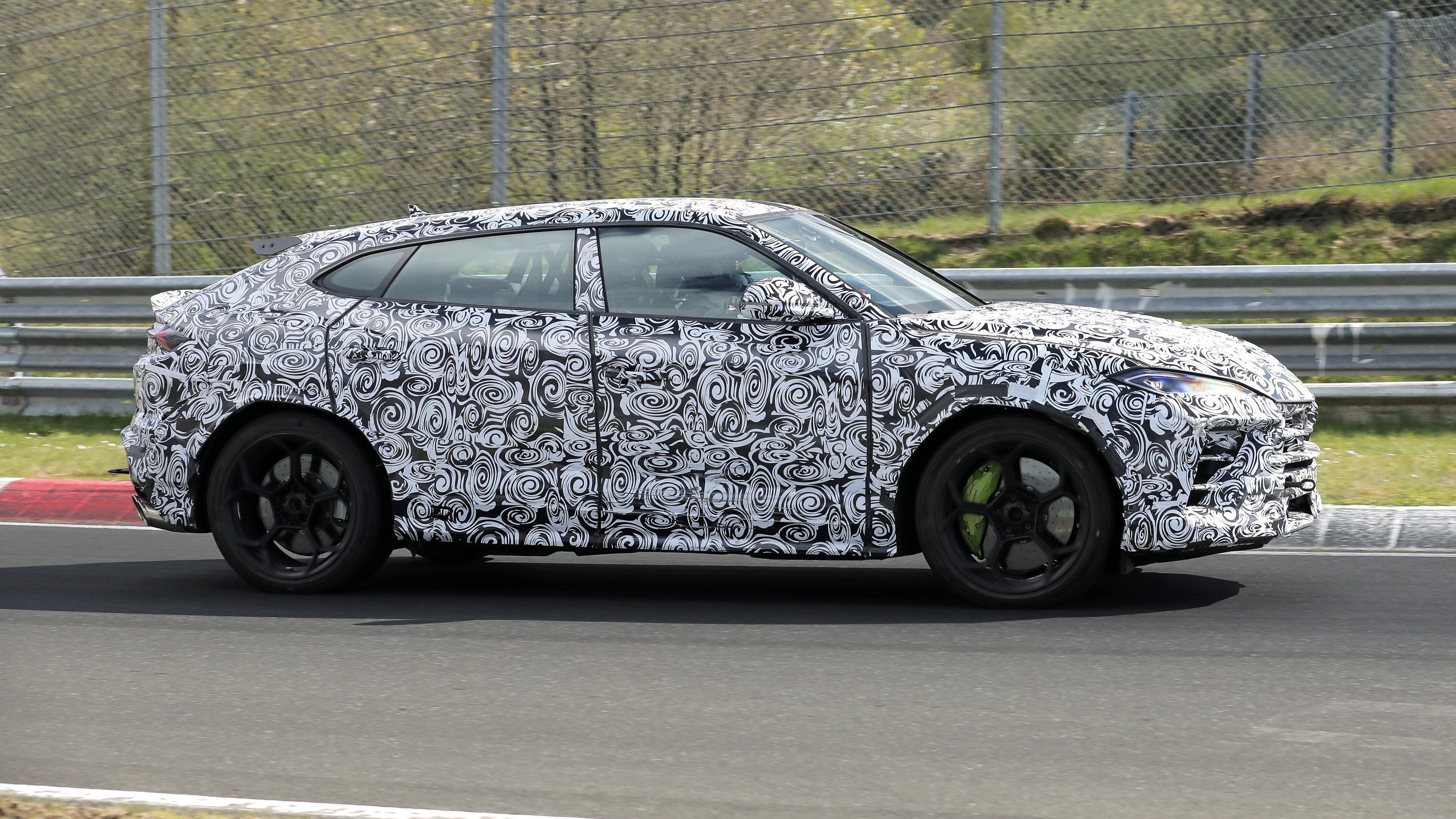 2026 Lamborghini Urus Performante side