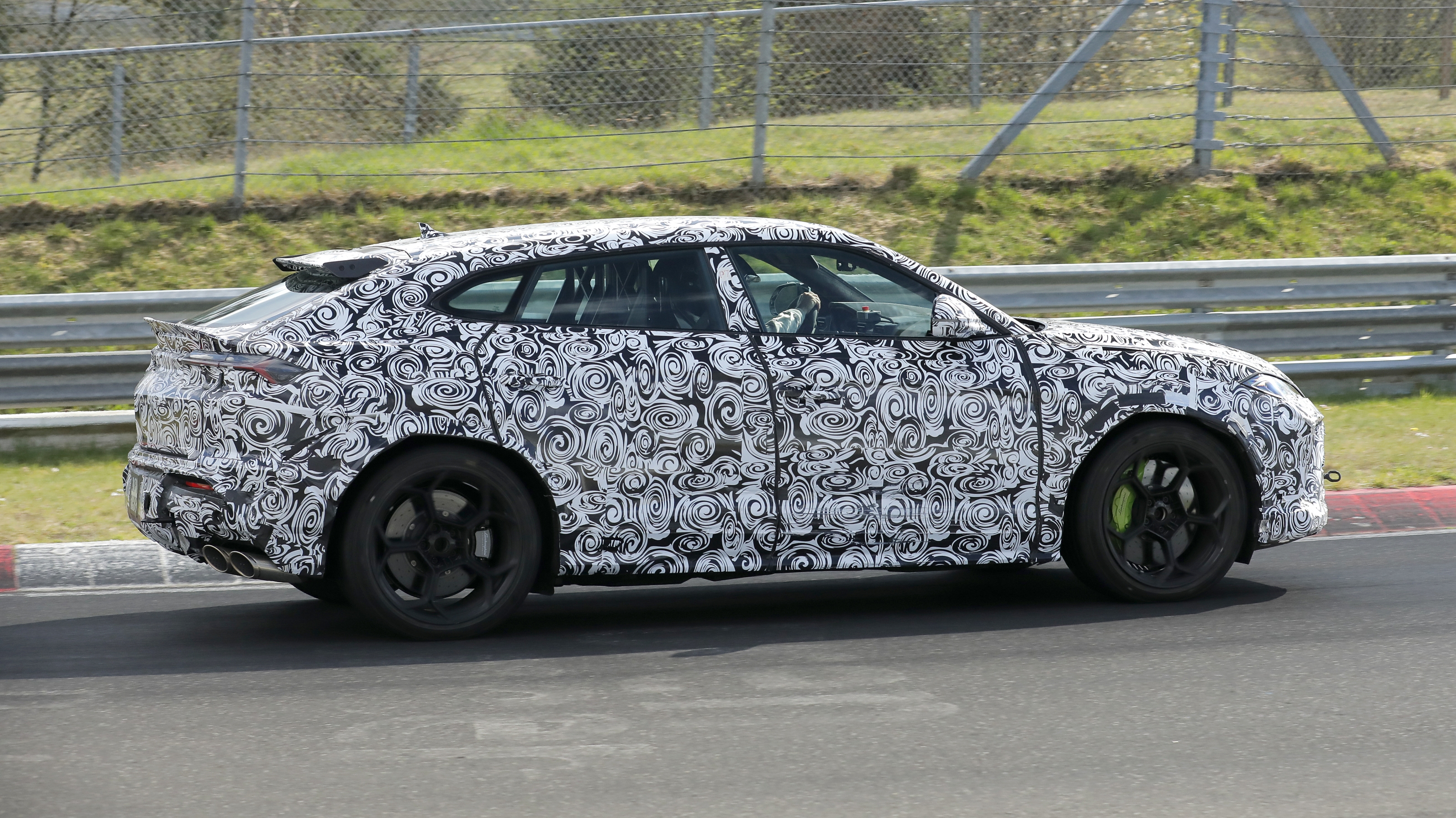 2026 Lamborghini Urus Performante side