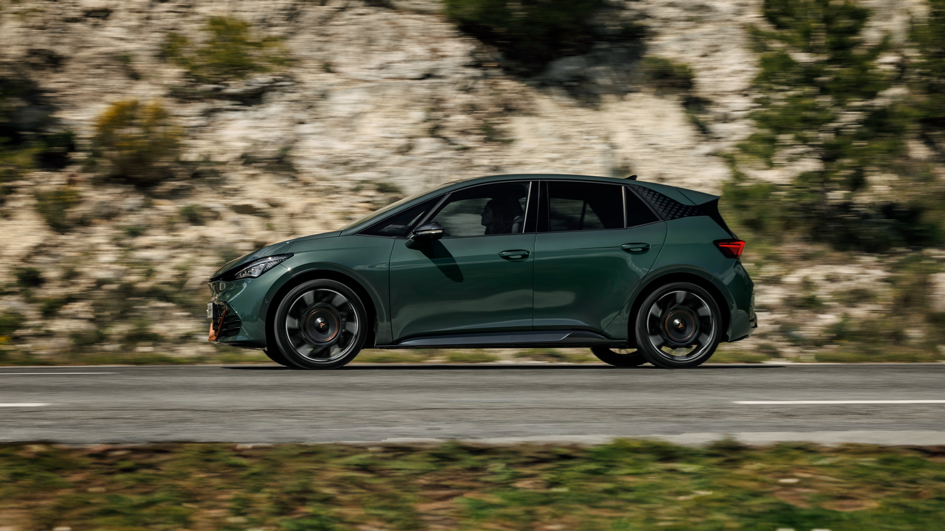 Cupra Born VZ – side