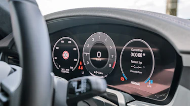 Porsche 911 Carrera S – digital dash