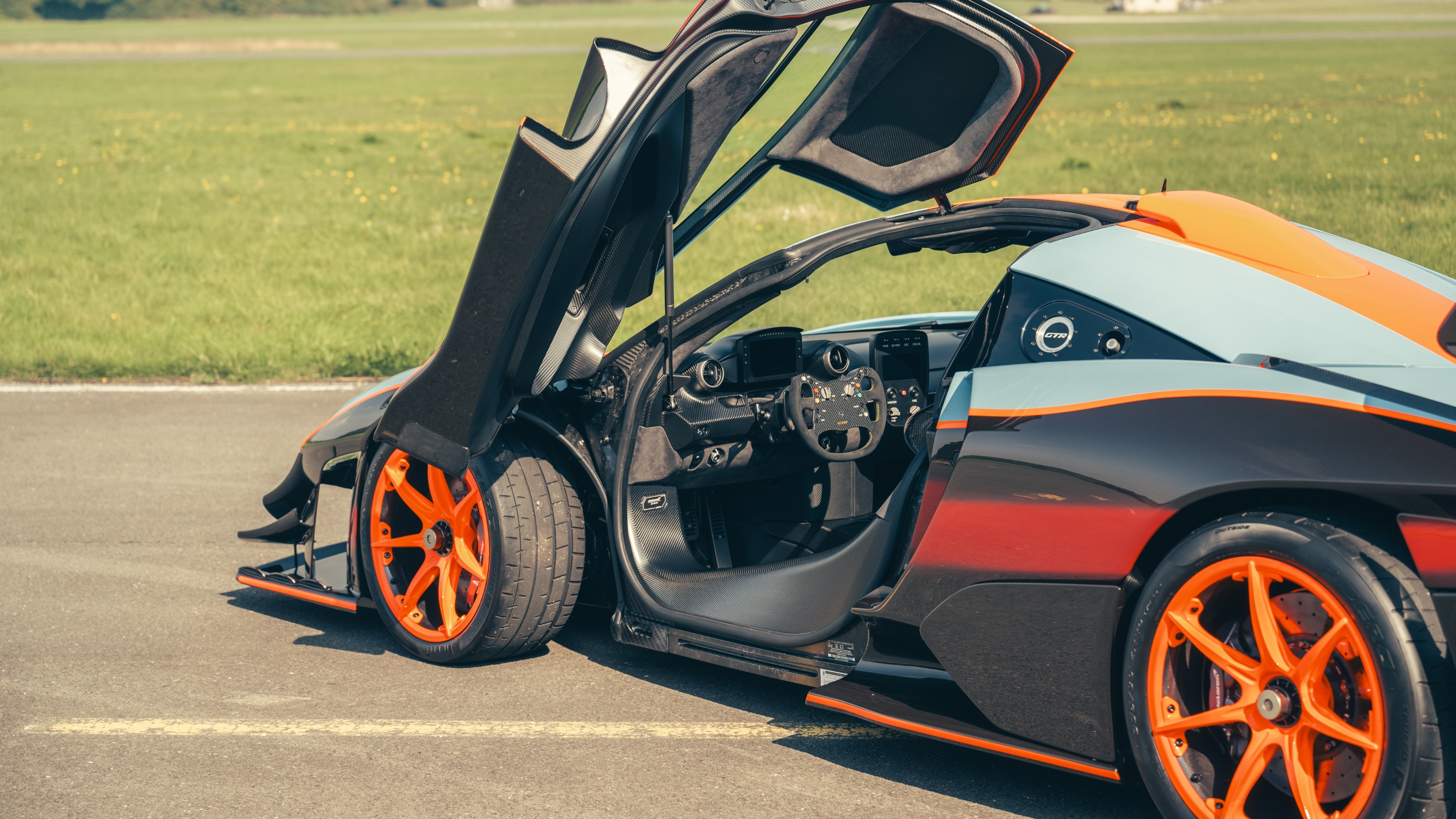 McLaren Senna GTR interior