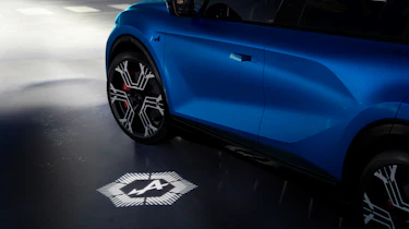 Alpine A390