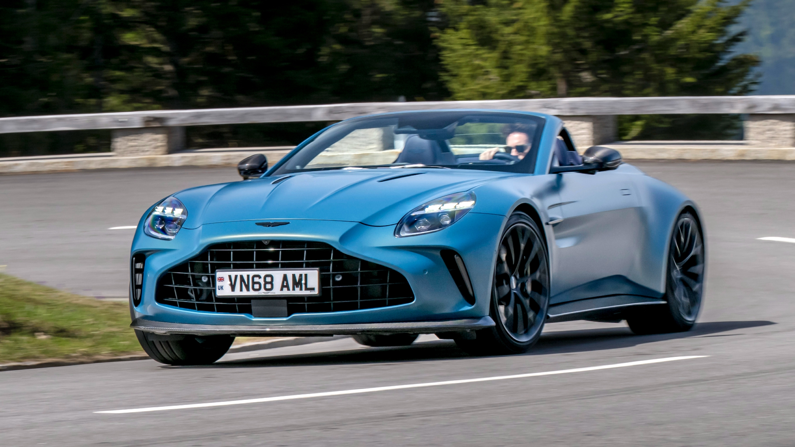 Aston Martin Vantage Roadster front