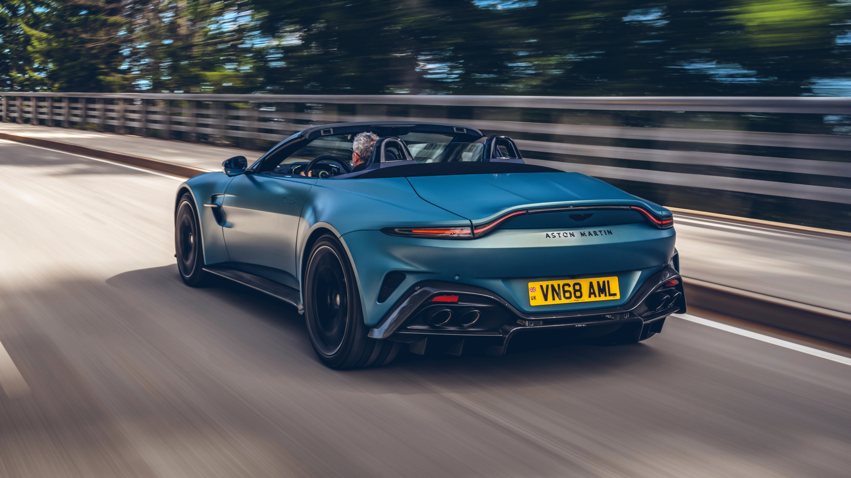 Aston Martin Vantage Roadster – rear