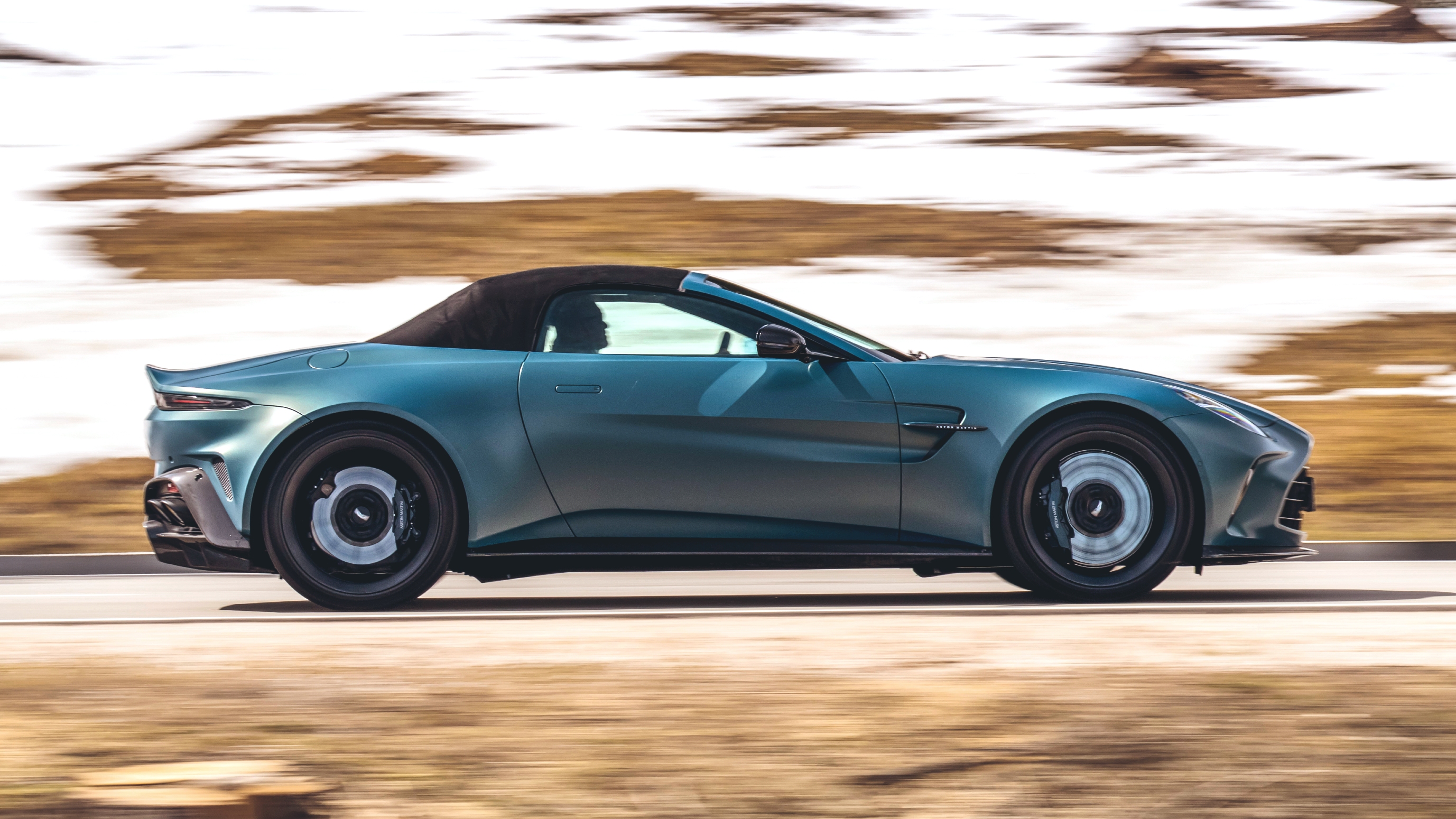 Aston Martin Vantage Roadster – side