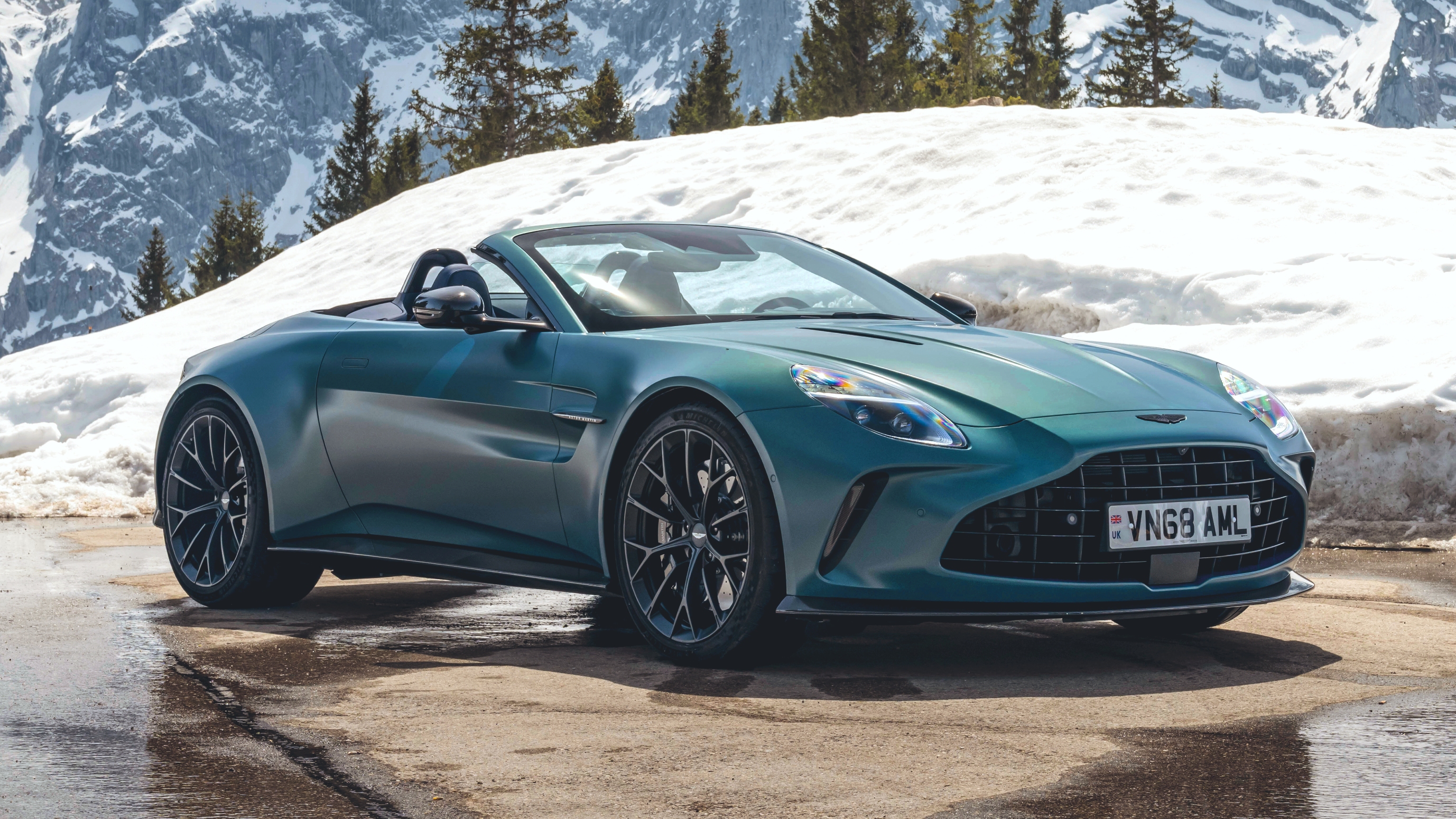 Aston Martin Vantage Roadster – front