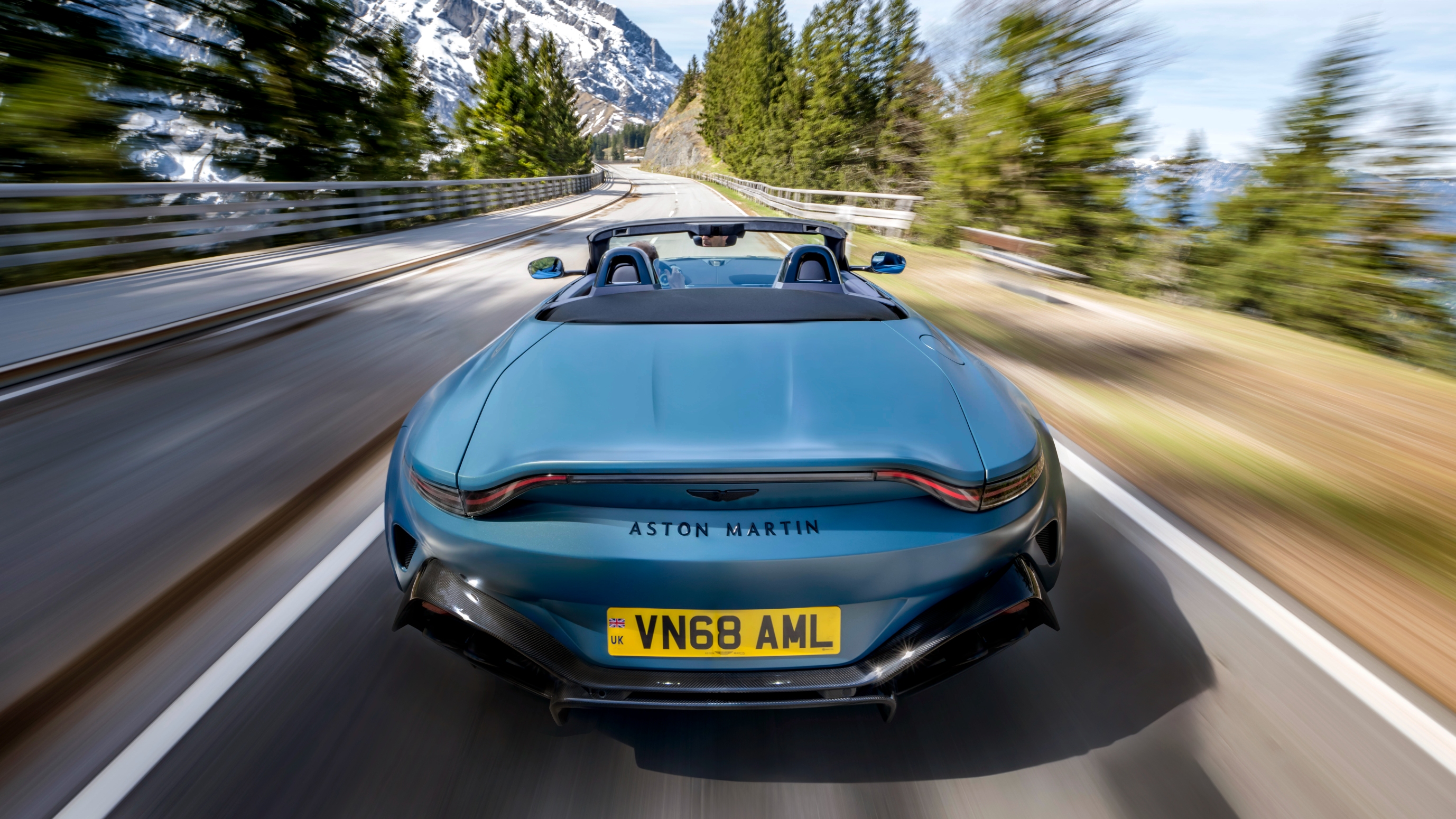 Aston Martin Vantage Roadster – rear