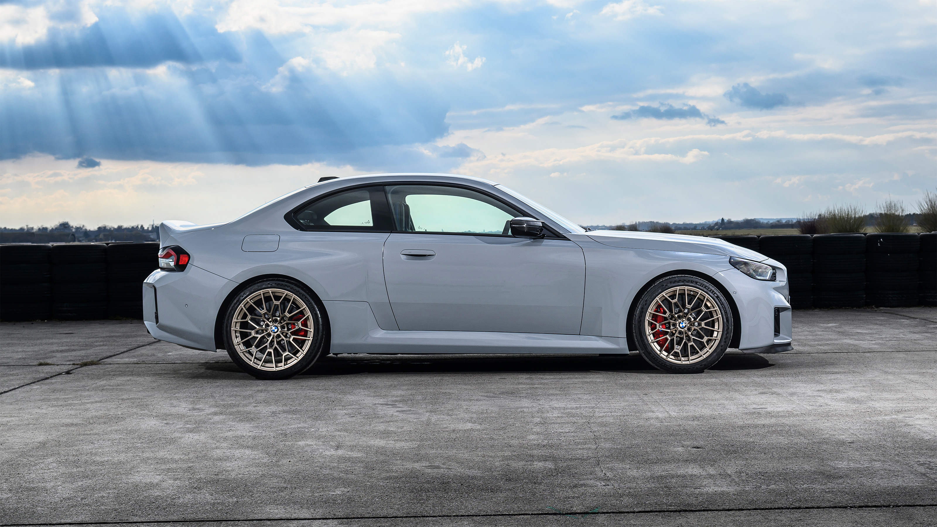 BMW M2 CS – side