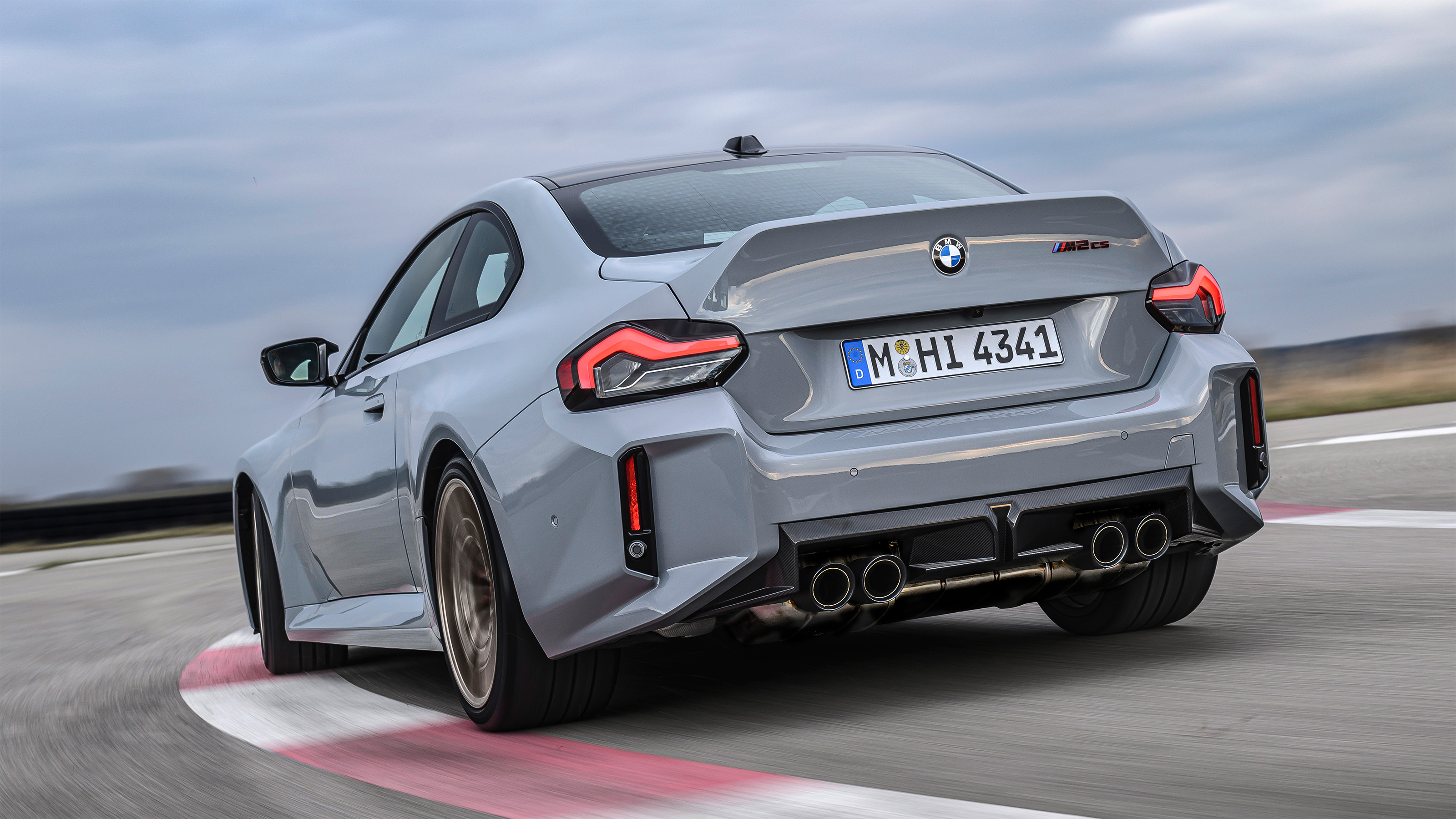 BMW M2 CS – rear